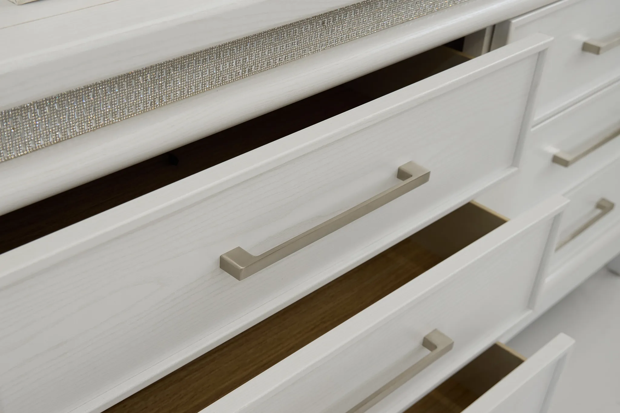 Alessandria White Lighted Dresser & Mirror