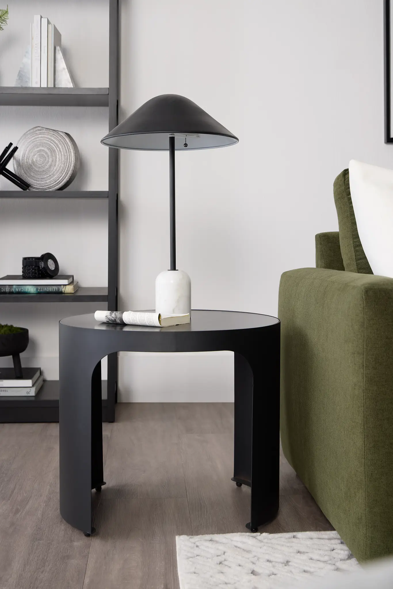 Cova Black Metal Table Lamp Cova Black Metal Table Lamp