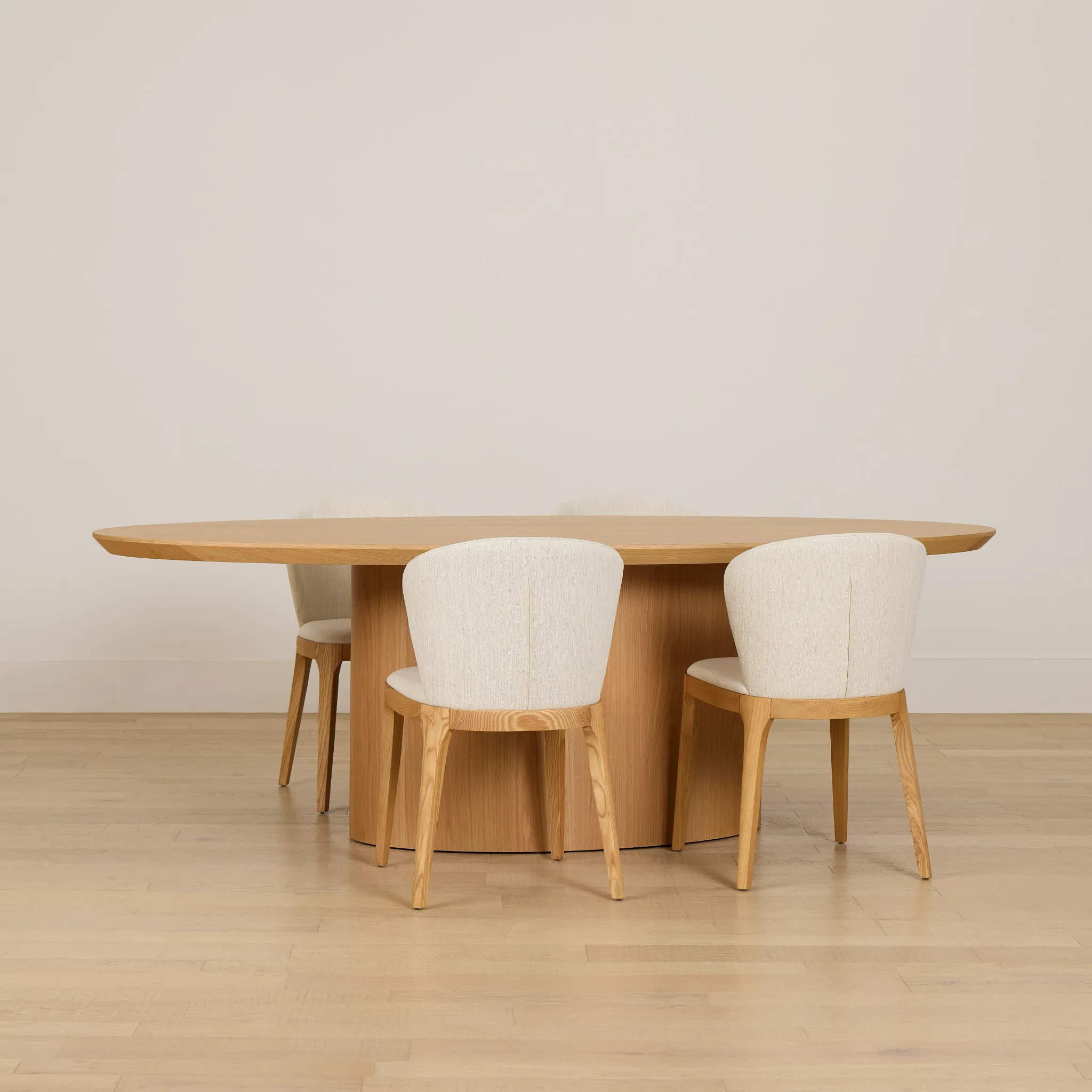 Nomad Light Tone 94" Oval Table & 4 Light Beige Chairs W/light Tone Leg