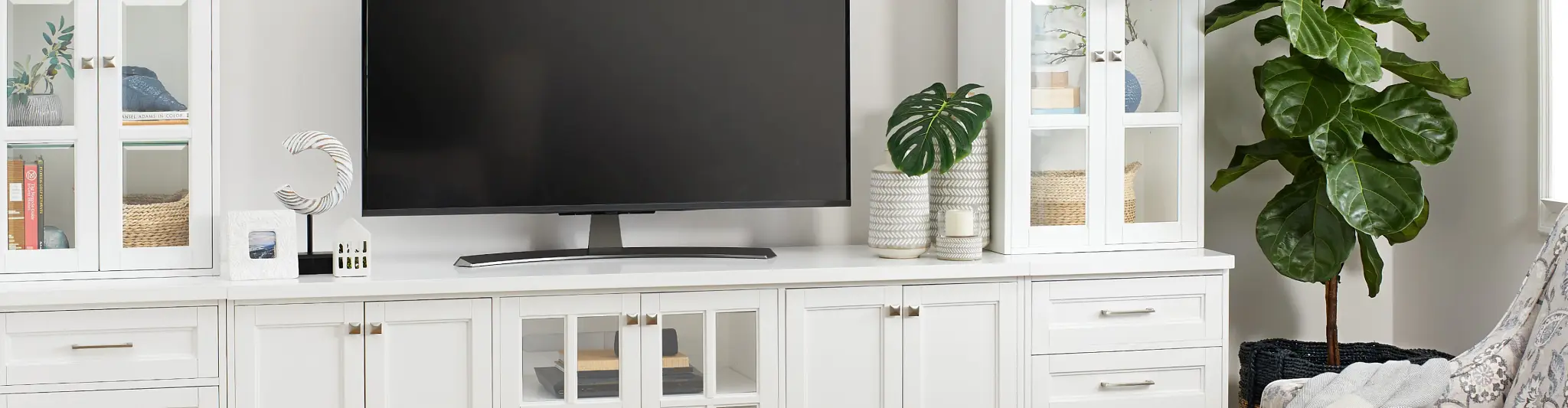 THE MINIMALIST MAN CAVE THE MINIMALIST MAN CAVE