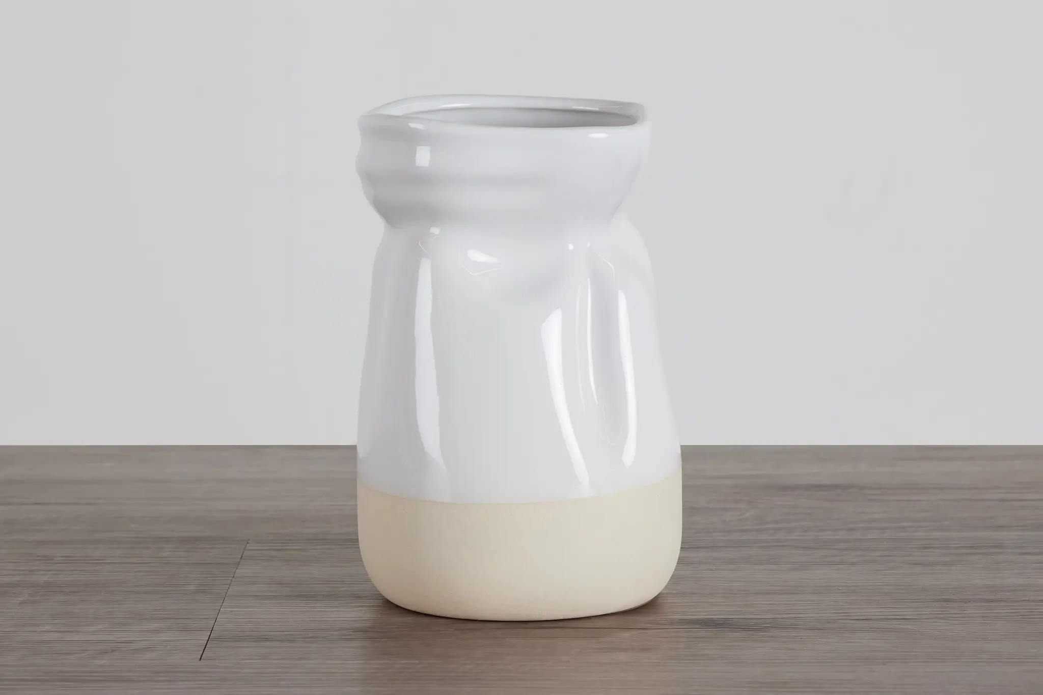 Mecari White Small Vase Mecari White Small Vase