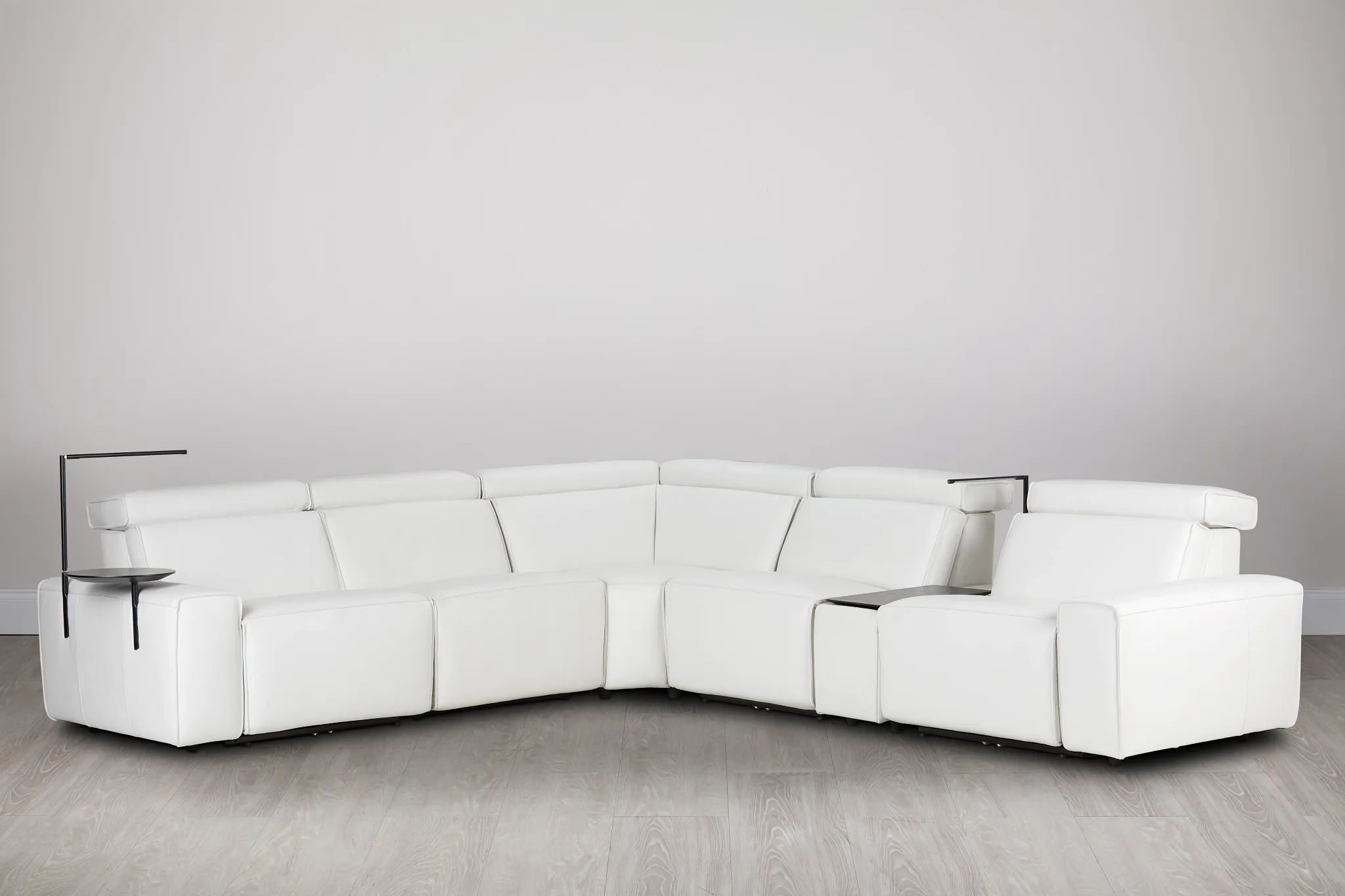 Carmelo White Leather Medium Triple Power Sectional W/left Table & Light