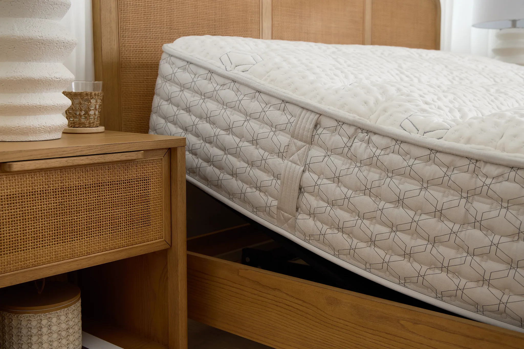 Aireloom Timeless Odyssey Streamline Firm 14" Mattress