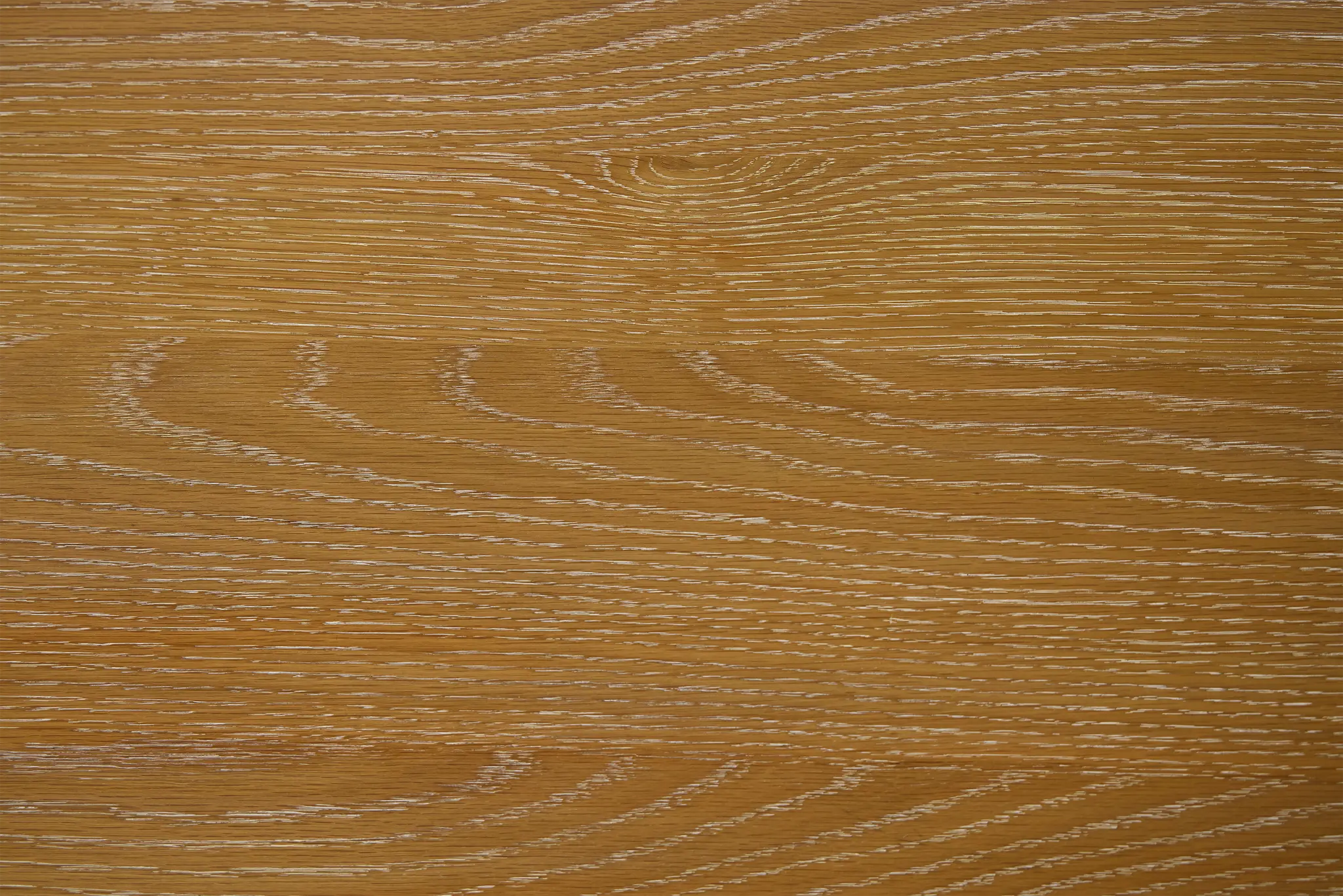 Nantucket Two-tone Pine Round Table & 4 White Chairs Nantucket Two-tone Pine Round Table & 4 White Chairs