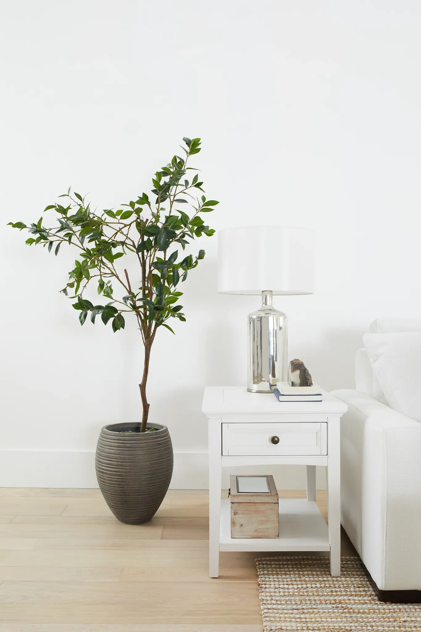 Edgewater Suave White Medium Two-arm Sectional Edgewater Suave White Medium Two-arm Sectional