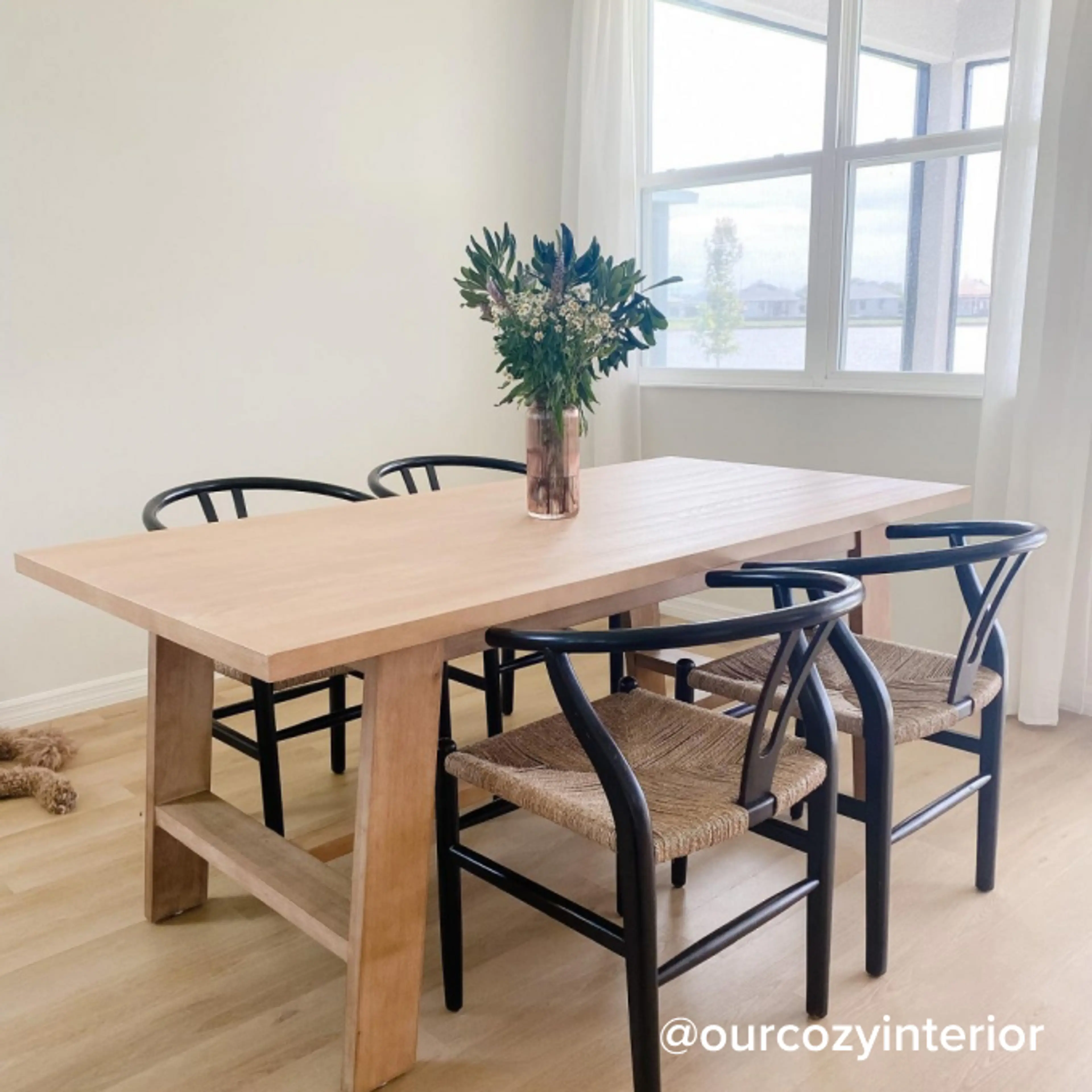 Moya Side Chair
