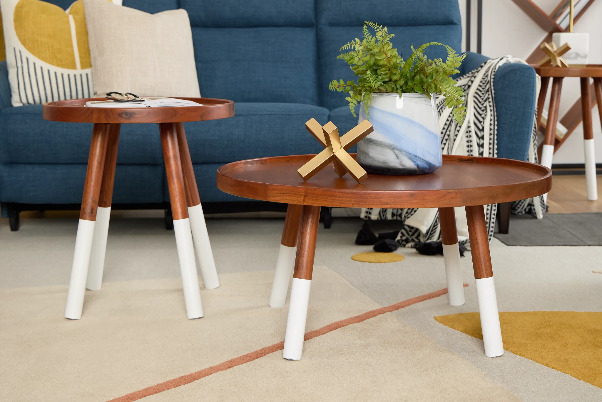 Daisy Mid Tone Set Of 2 Nesting Coffee Table