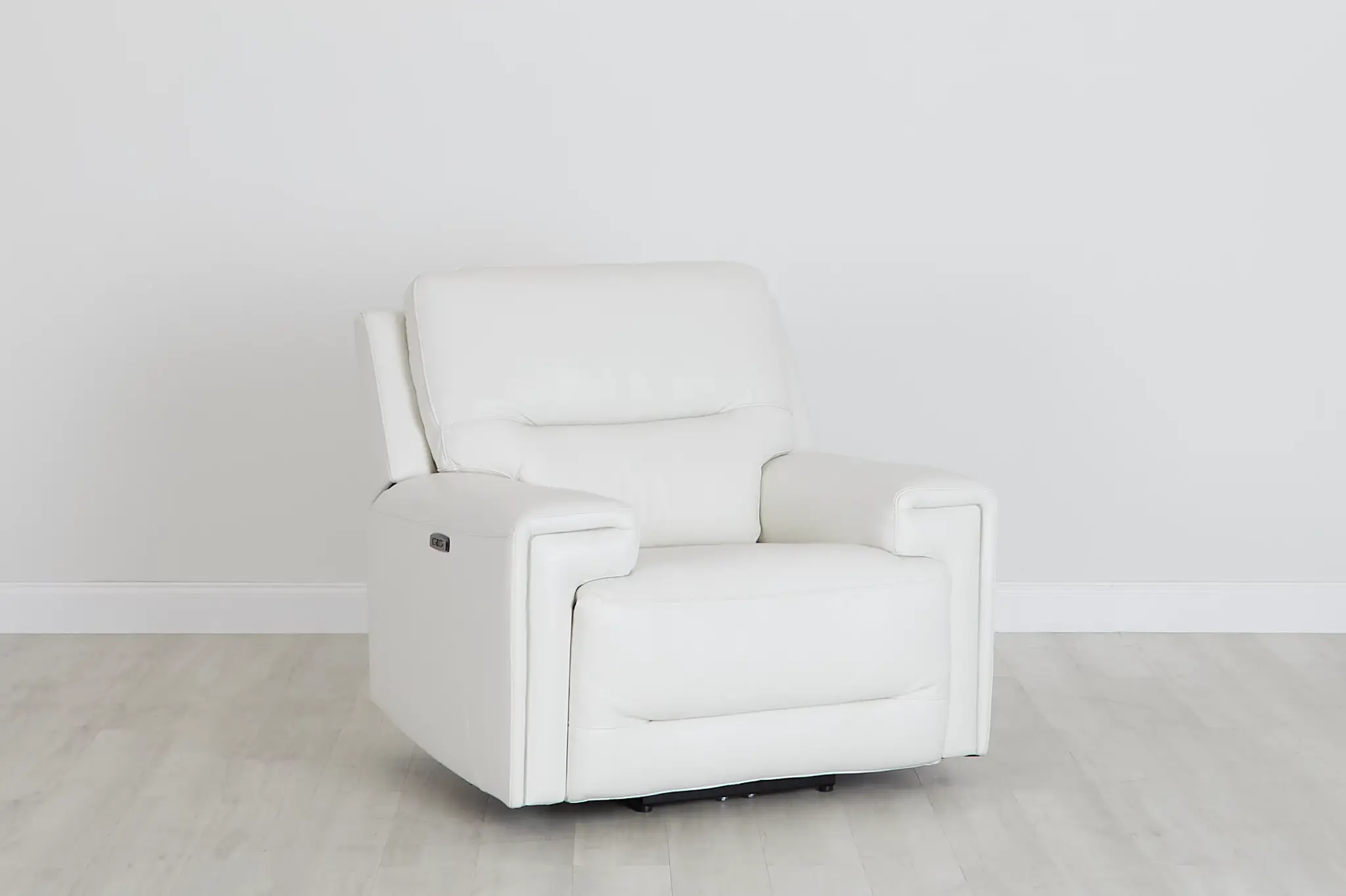 Porto White Lthr/vinyl Power Recliner With Power Headrest Porto White Lthr/vinyl Power Recliner With Power Headrest
