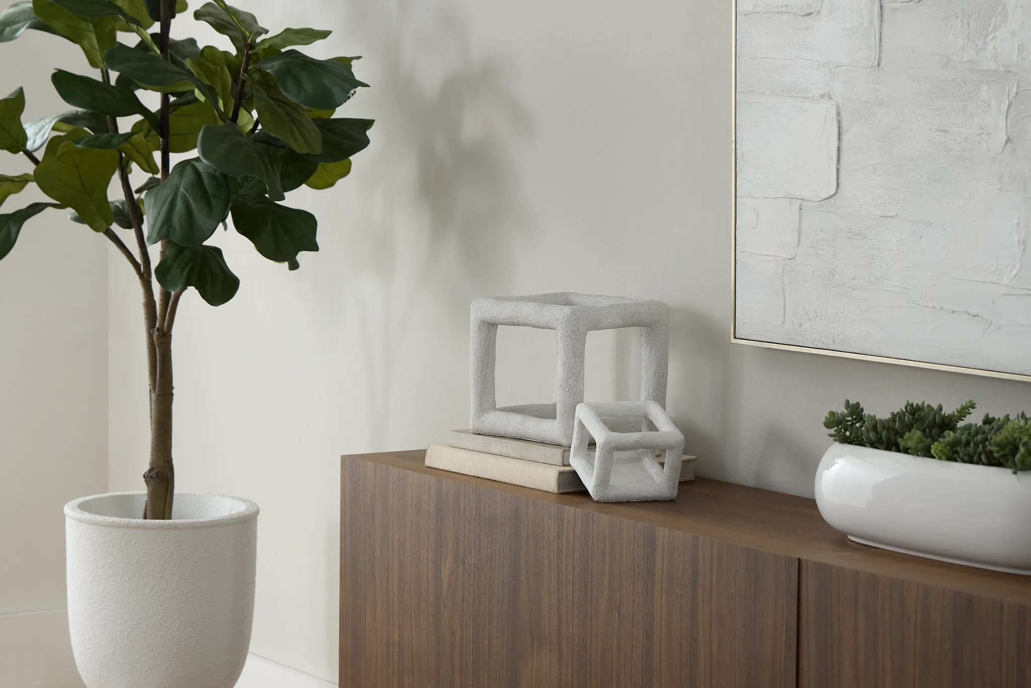 Mai White Medium Sculpture