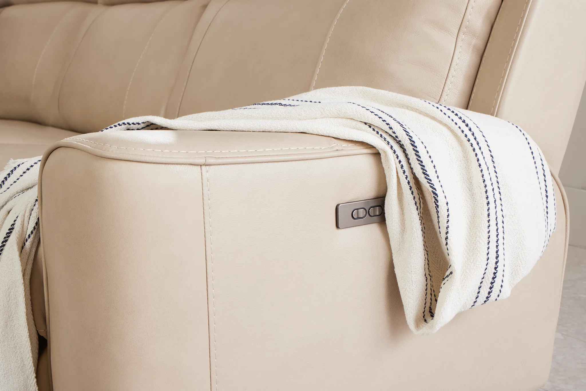 Benji Light Beige Lthr/vinyl Medium Triple Power 2-arm Sectional