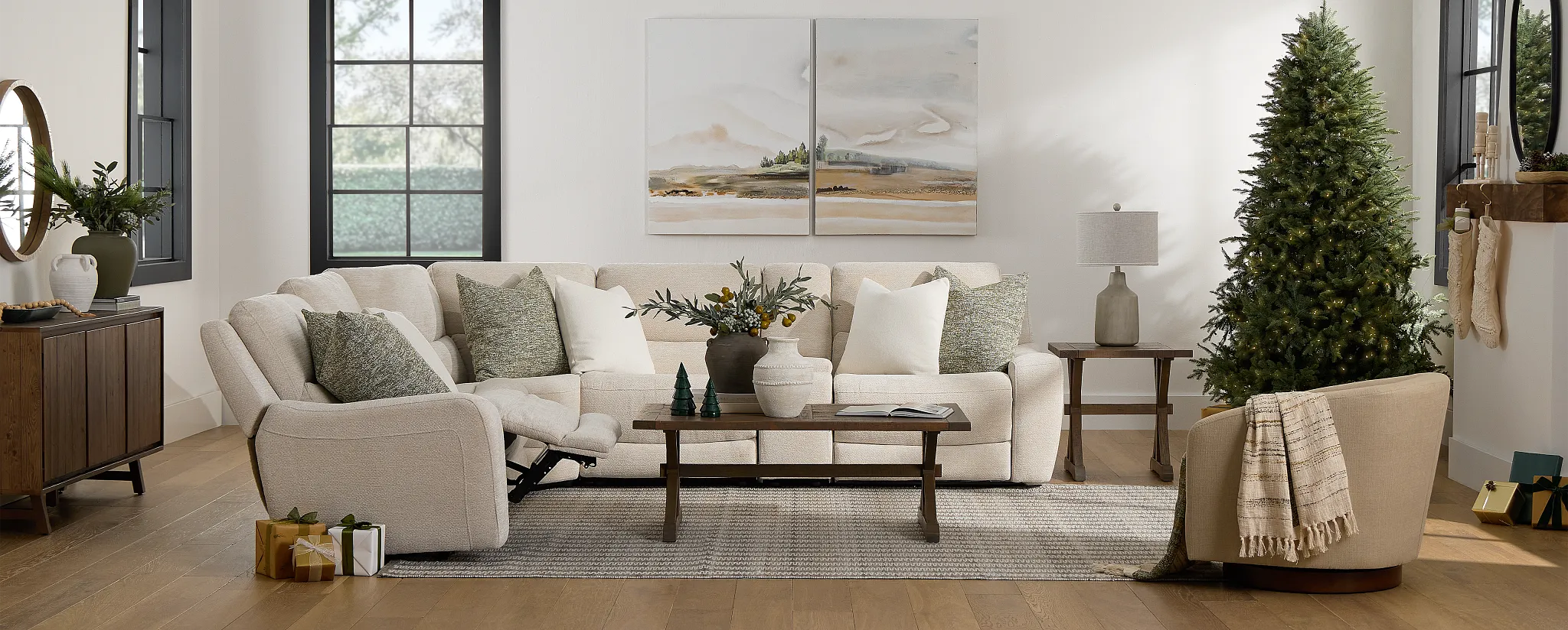 Living Room Glow: Modern Holiday Lighting & Décor Ideas