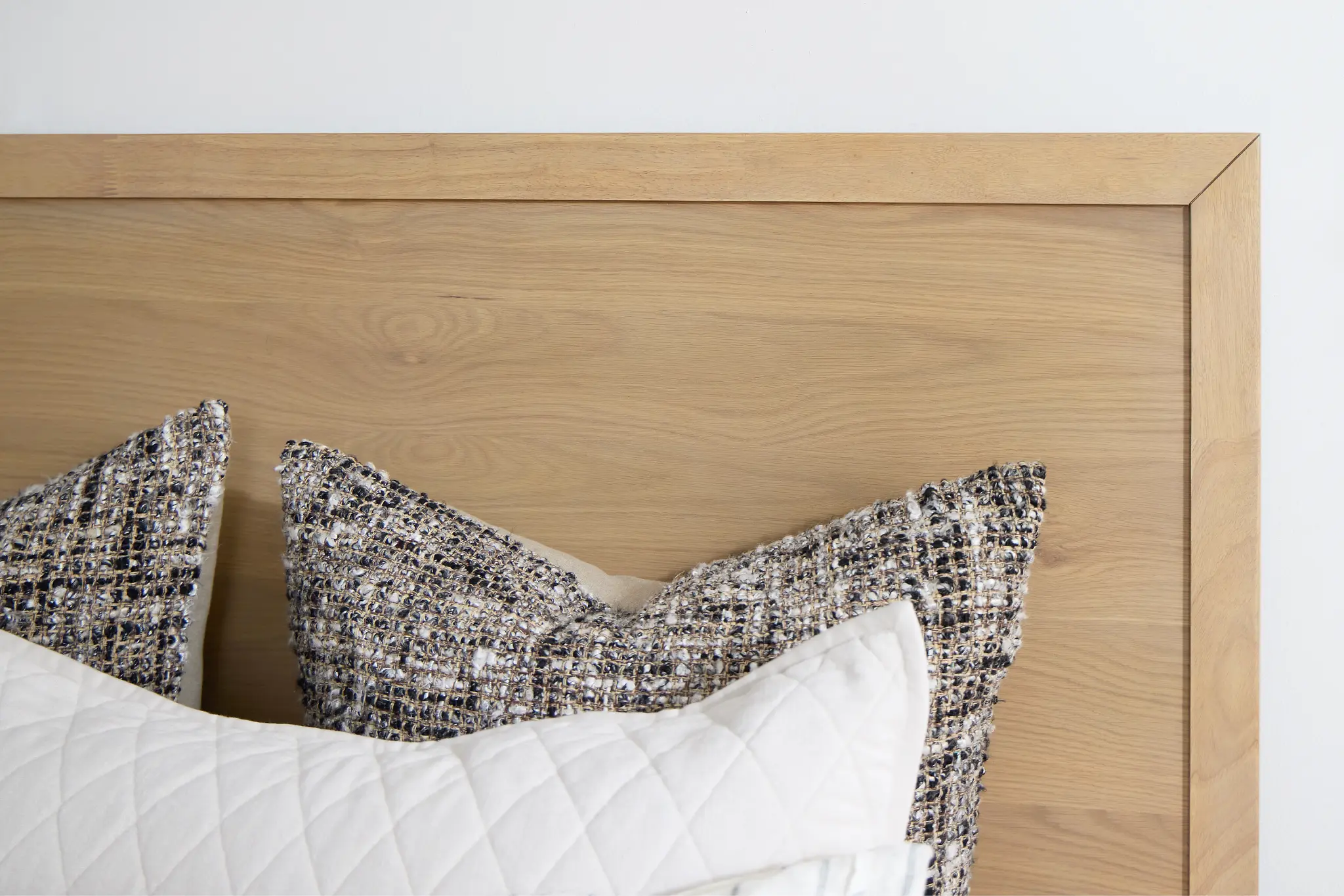 Highland Light Tone Panel Bed Highland Light Tone Panel Bed