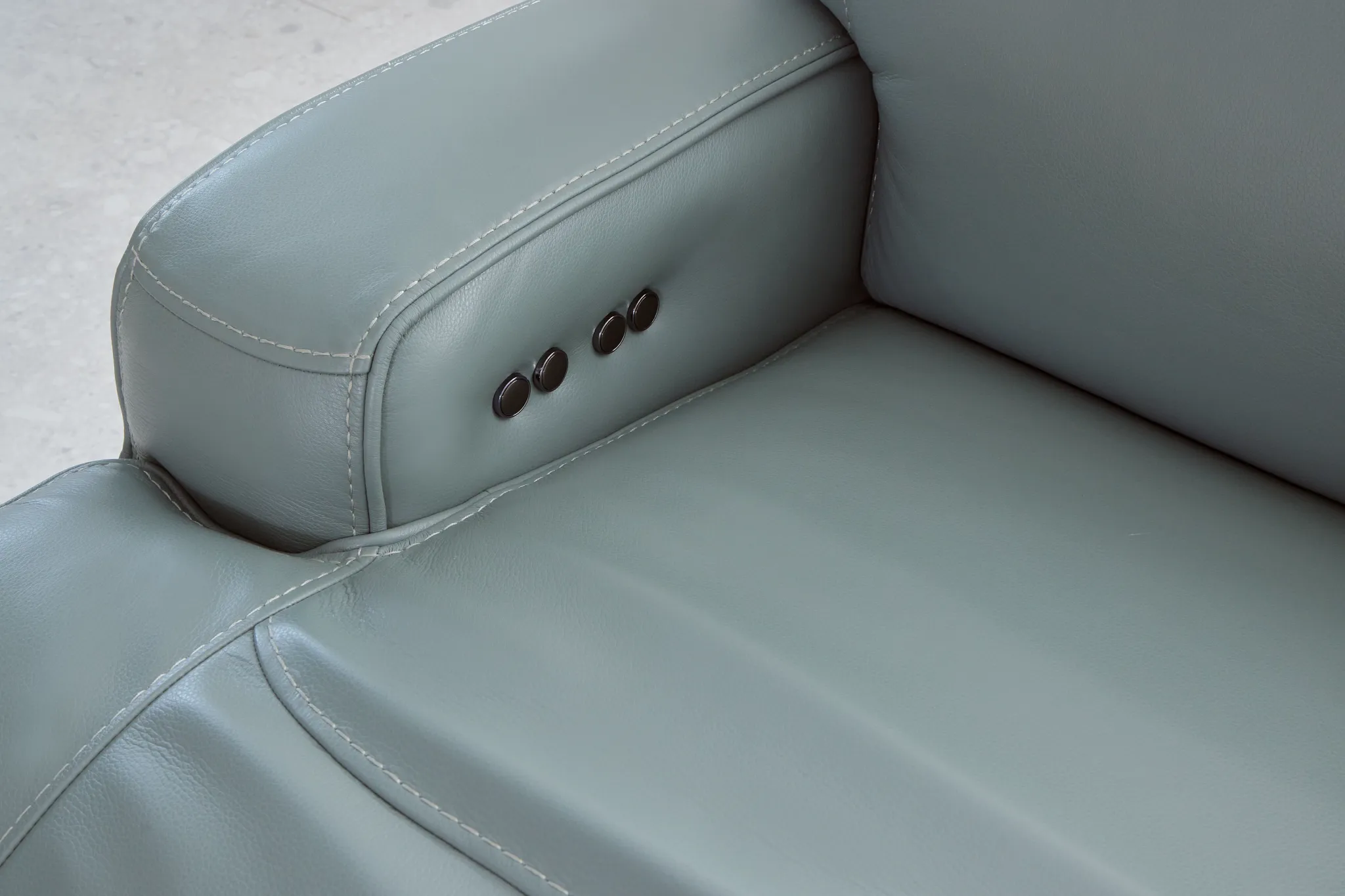 Reign Green Lthr/vinyl Power Recliner With Power Headrest