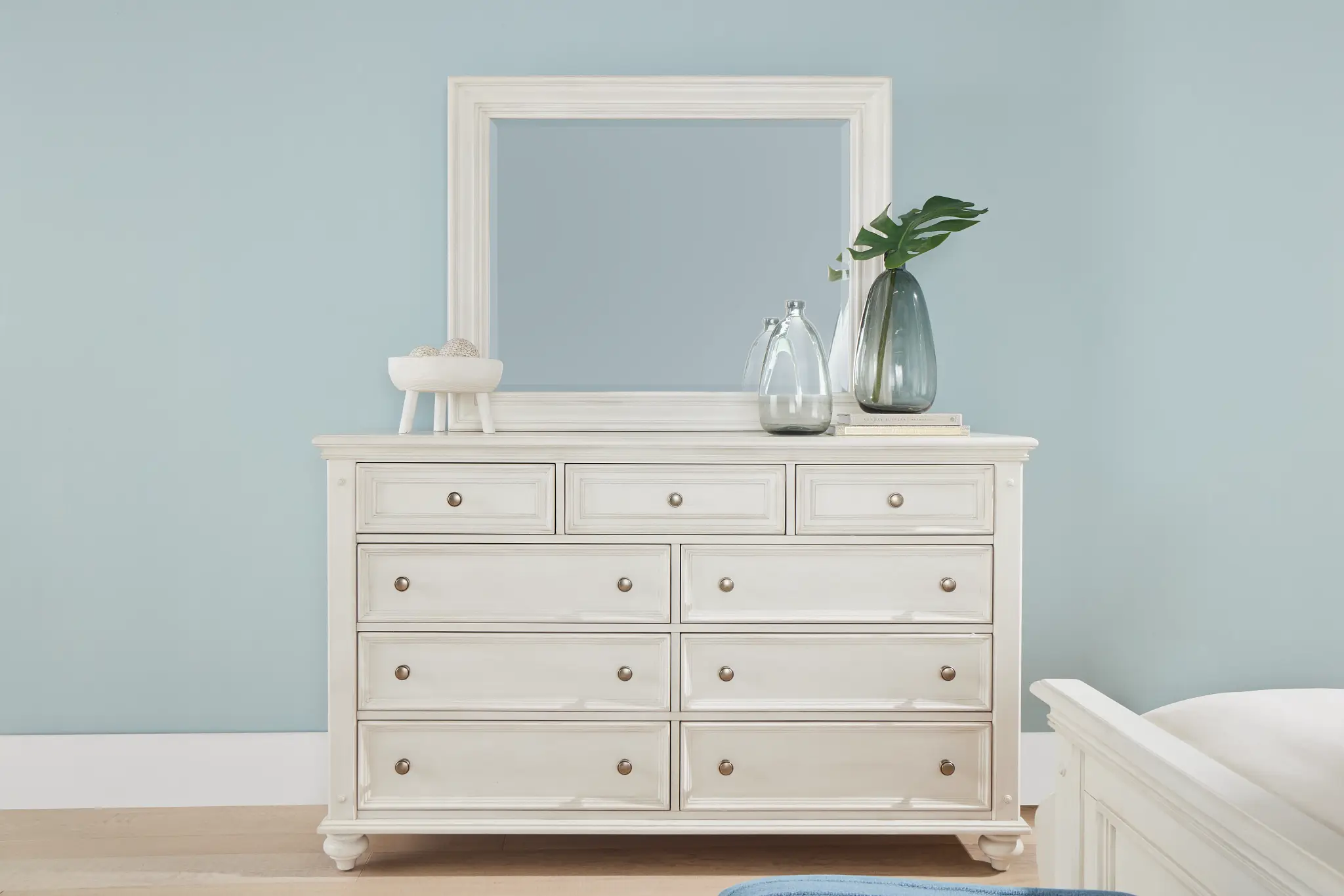 Savannah Ivory Dresser & Mirror Savannah Ivory Dresser & Mirror