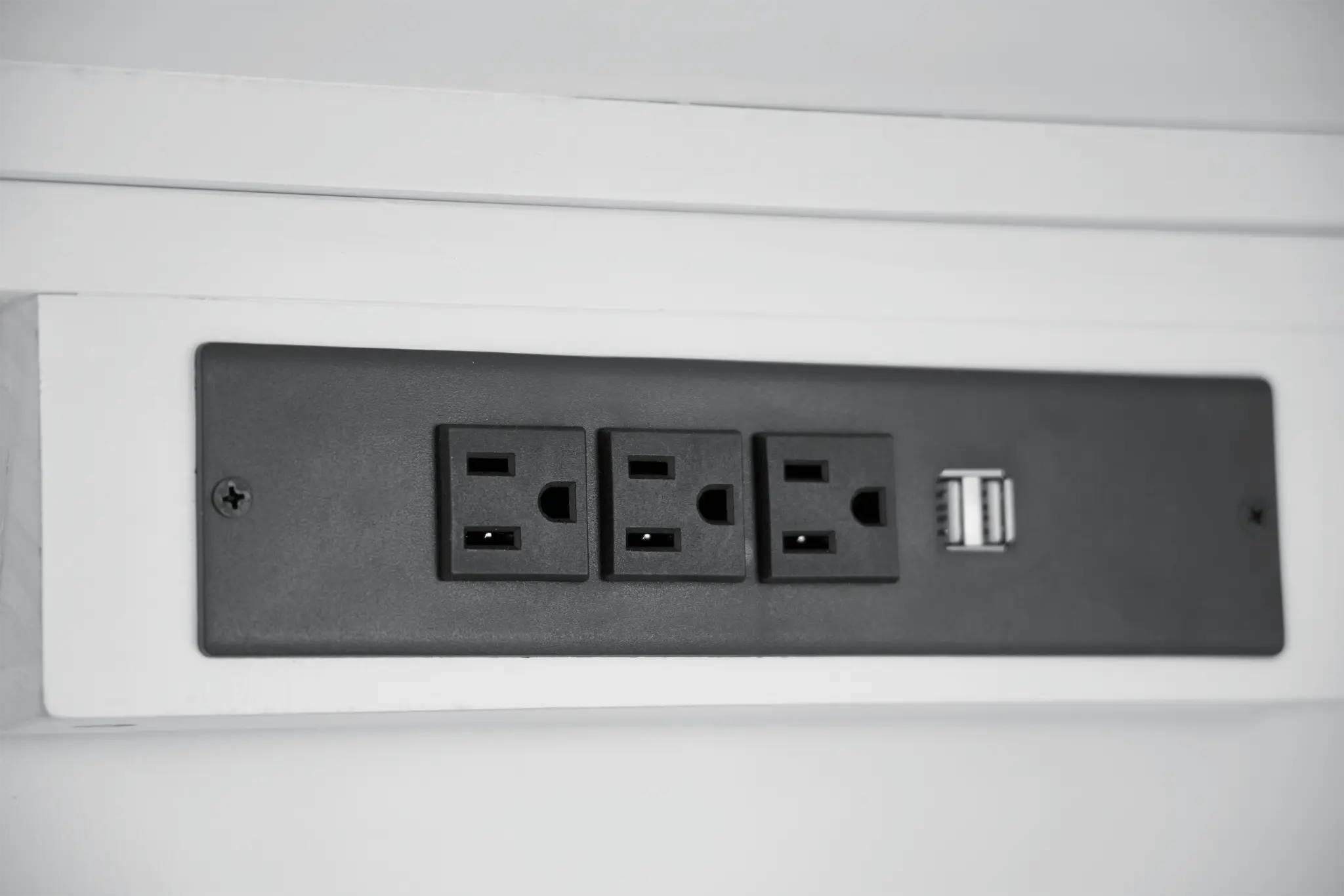 Newport White Large Peninsula Door Wall Desk Newport White Large Peninsula Door Wall Desk