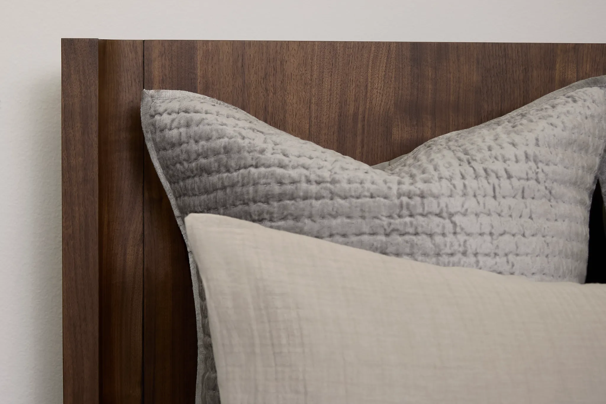 Nomad Mid Tone Shelter Bed