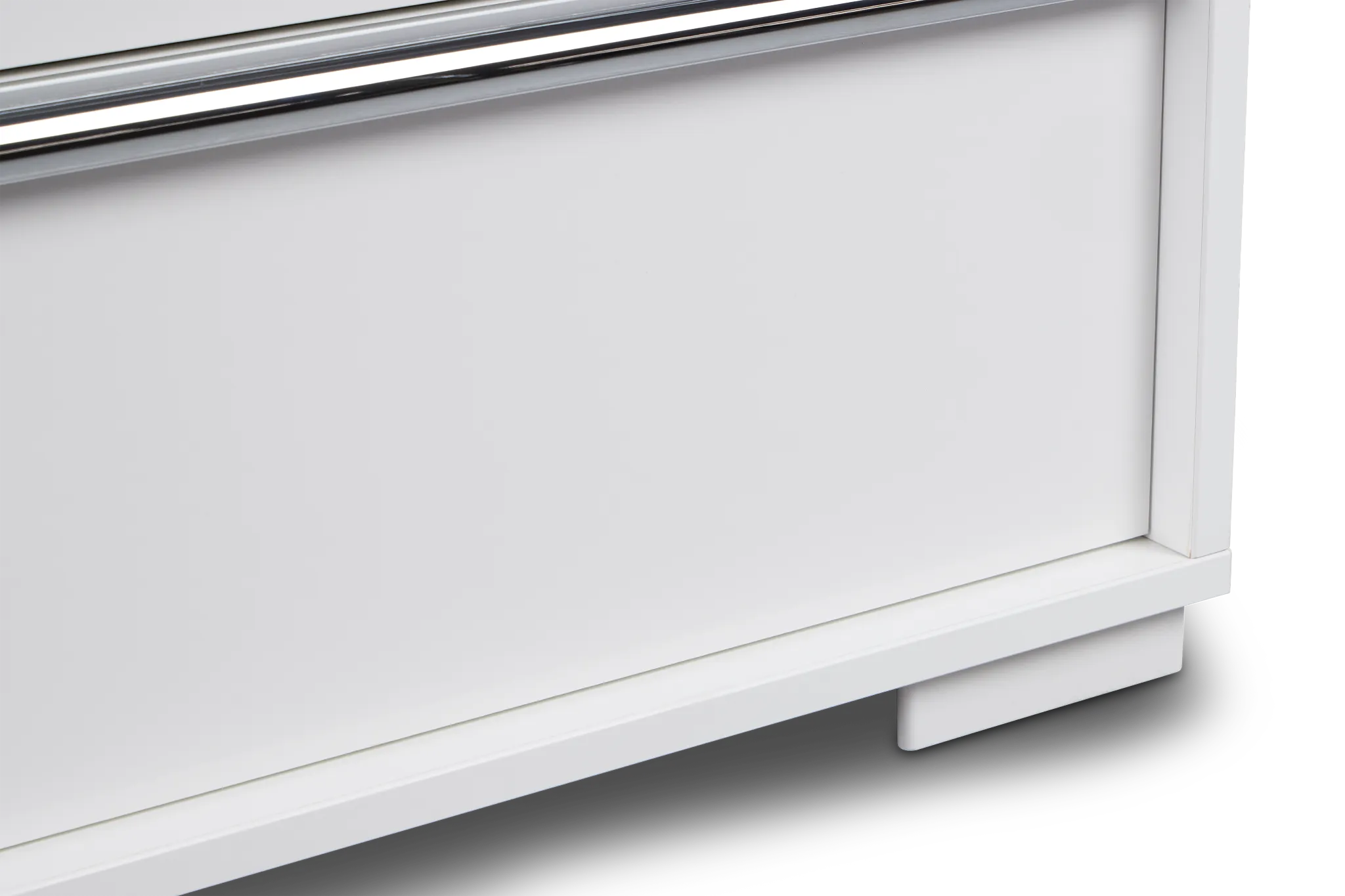 Doral White 5-drawer Chest