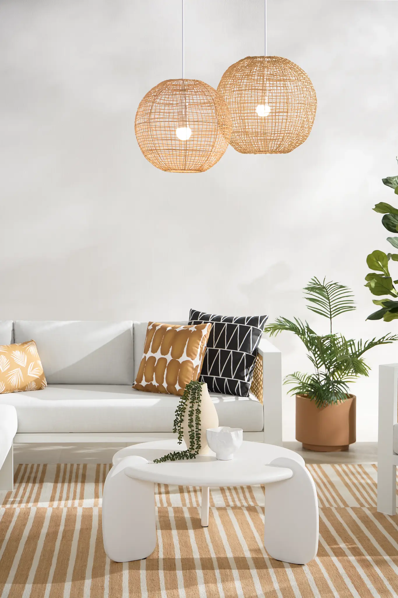 Layla White Round Coffee Table Layla White Round Coffee Table