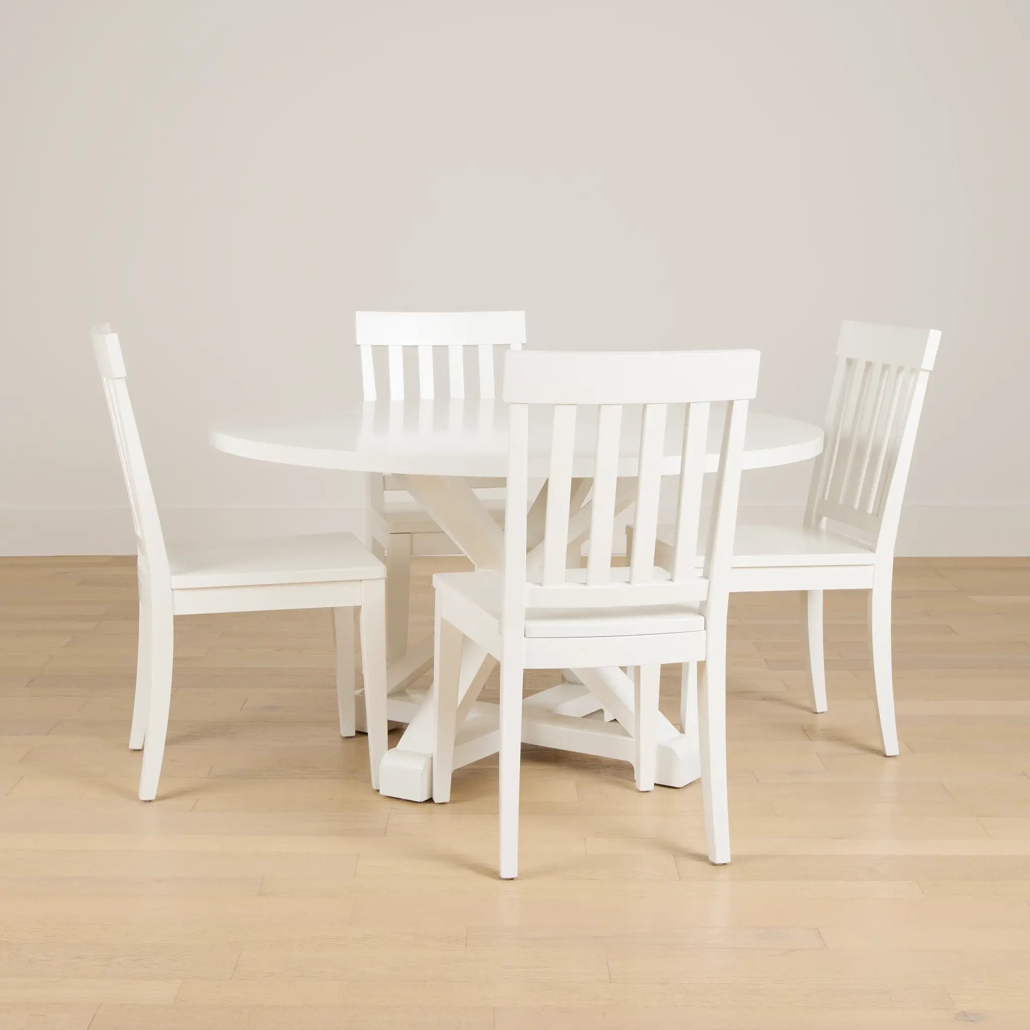 Nantucket White Round Table & 4 White Wood Chairs Nantucket White Round Table & 4 White Wood Chairs