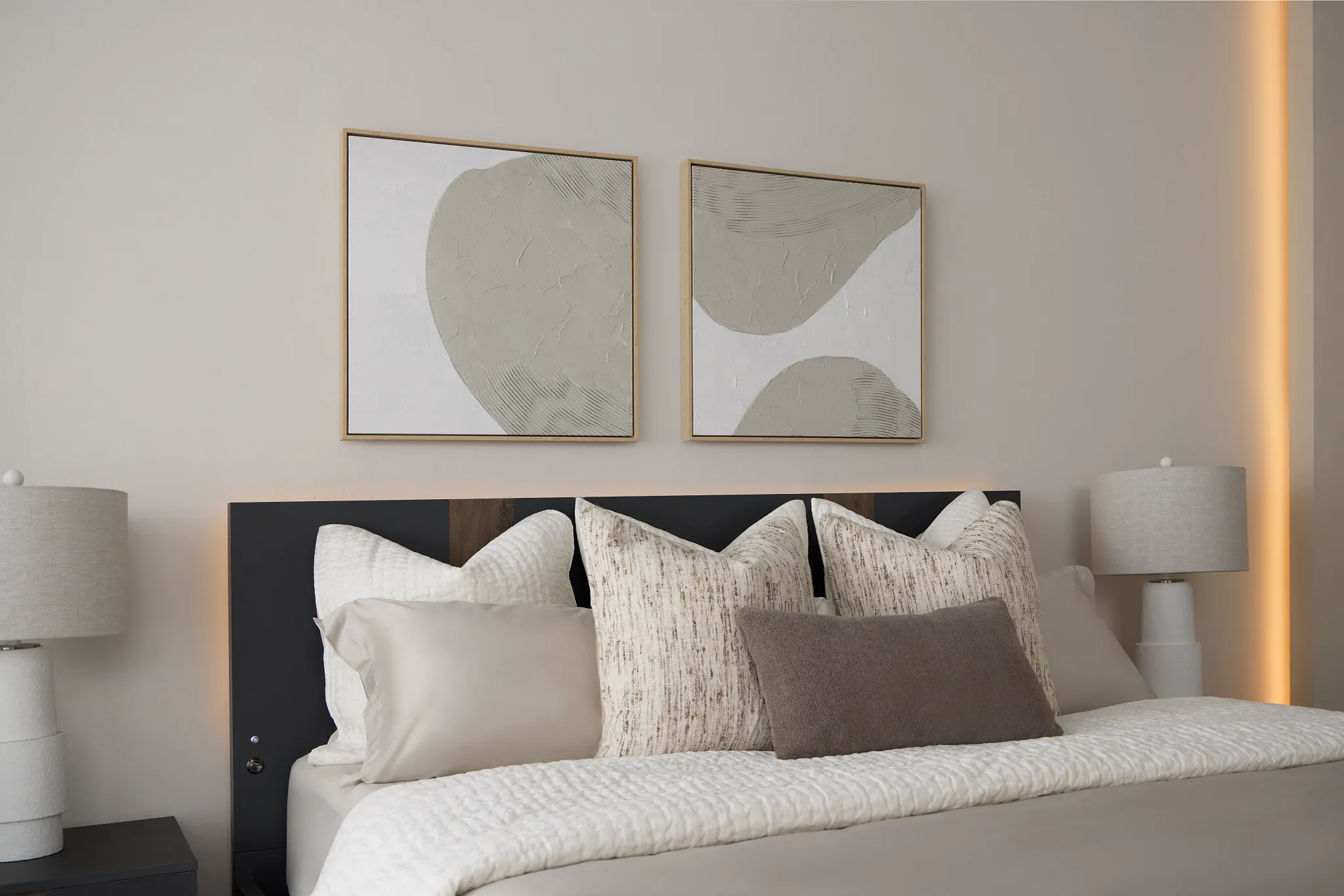 Brasilia Gray Platform Bed With Speaker