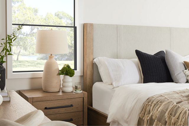 Tahoe Light Tone Uph Panel Bed