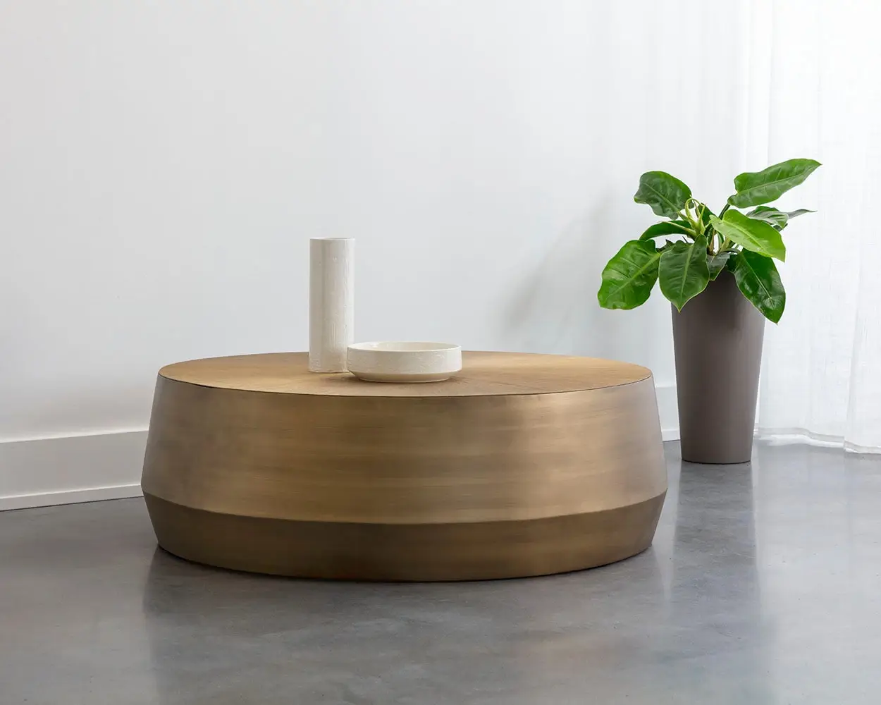Mensa Gold Large Round Coffee Table Mensa Gold Large Round Coffee Table