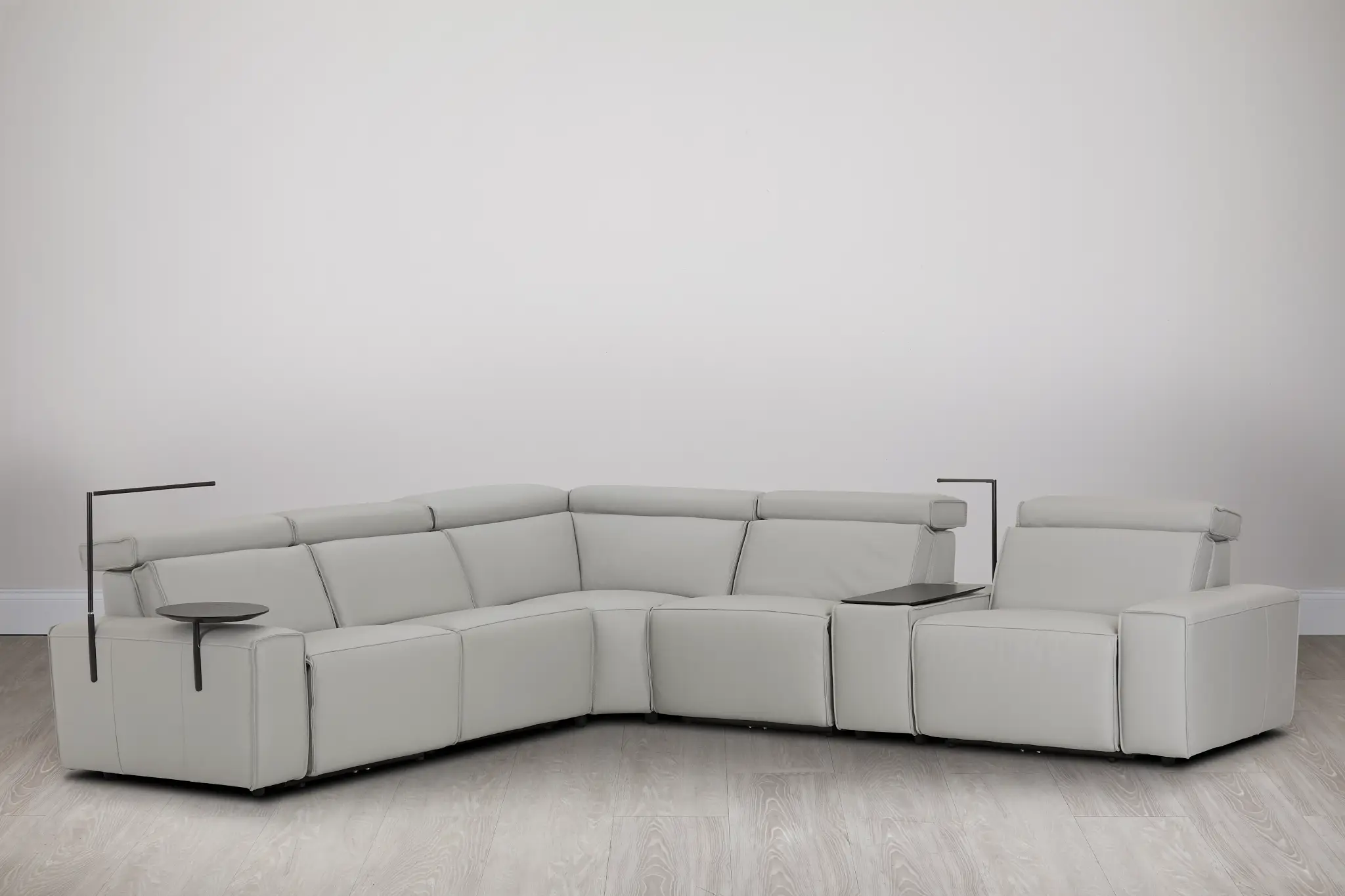 Carmelo Gray Leather Medium Dual Power Sectional W/left Table & Light Carmelo Gray Leather Medium Dual Power Sectional W/left Table & Light
