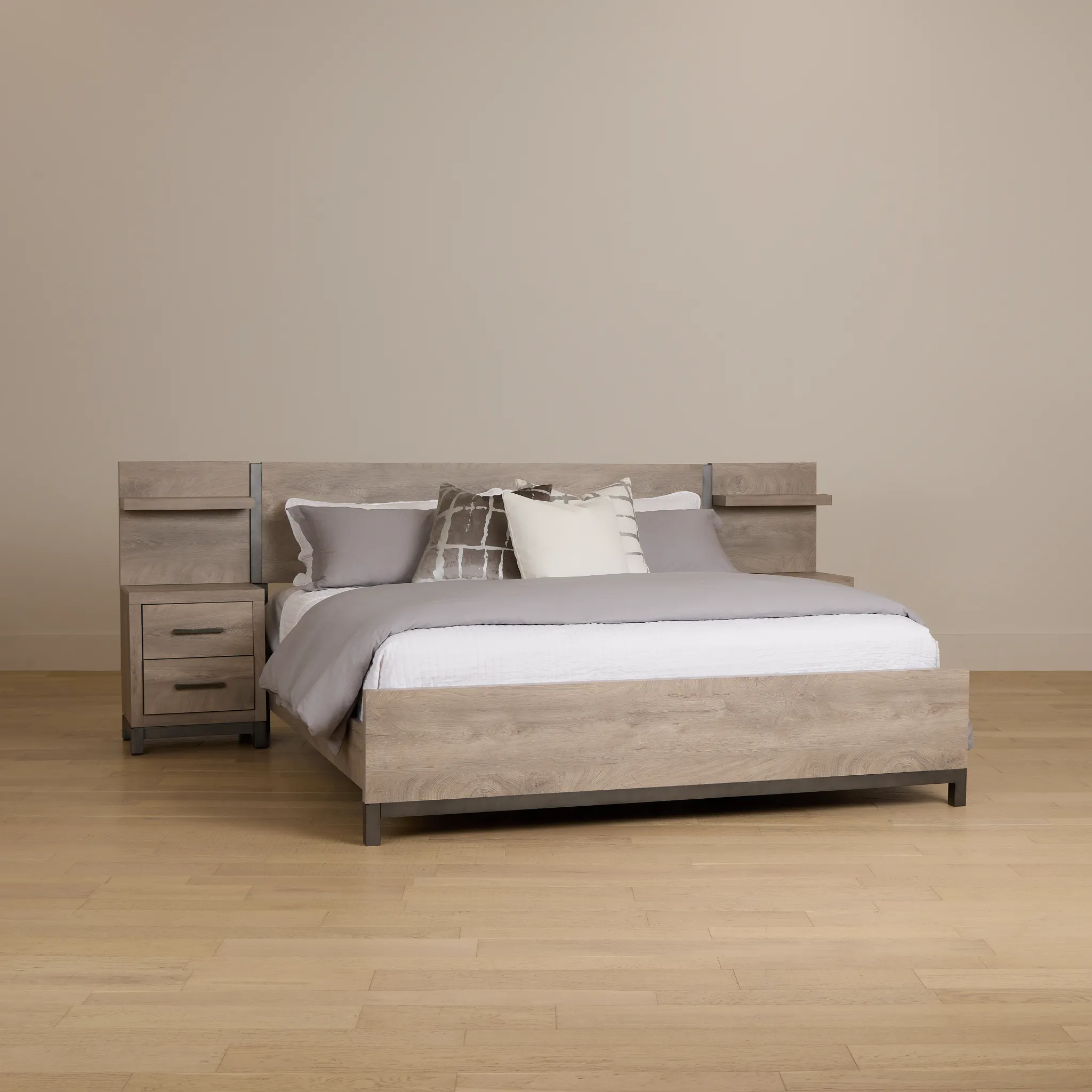 Evanston Gray Spread Bed W/ Two Nightstands