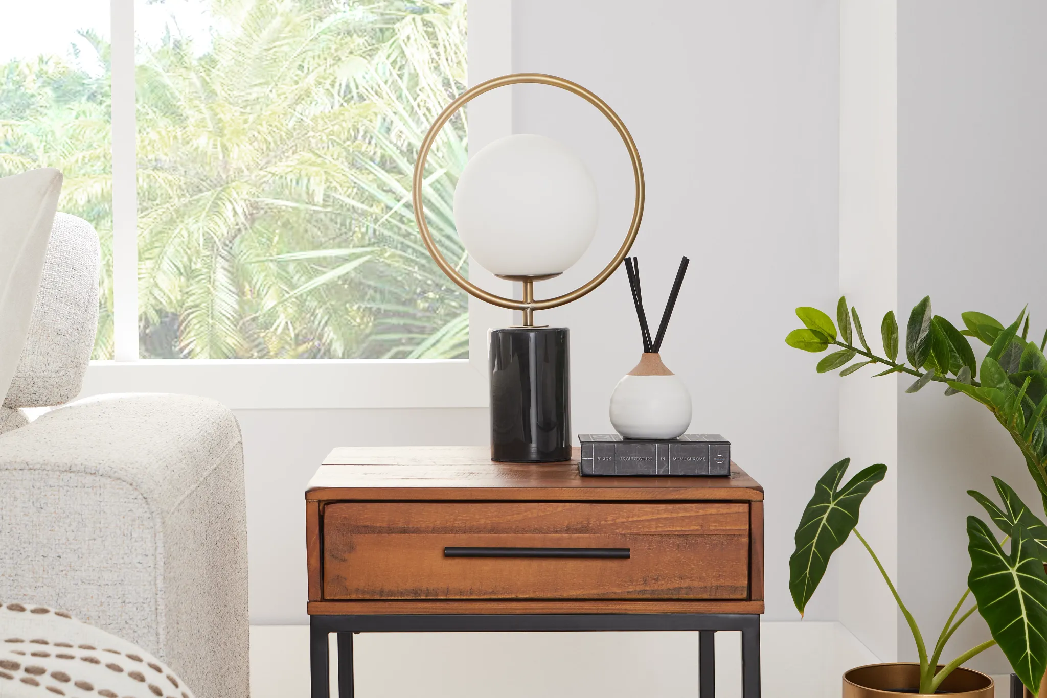 Vita Black Table Lamp