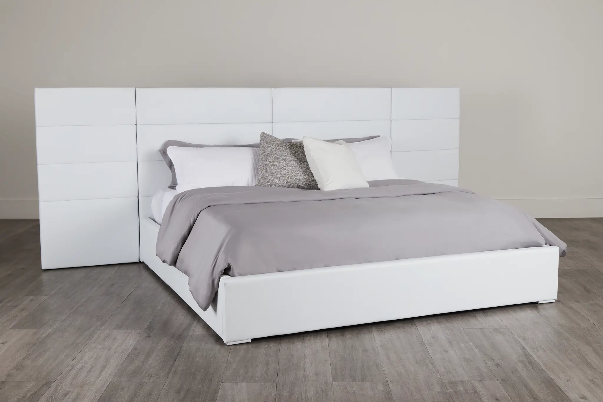 Doral White Uph Spread Bed Doral White Uph Spread Bed