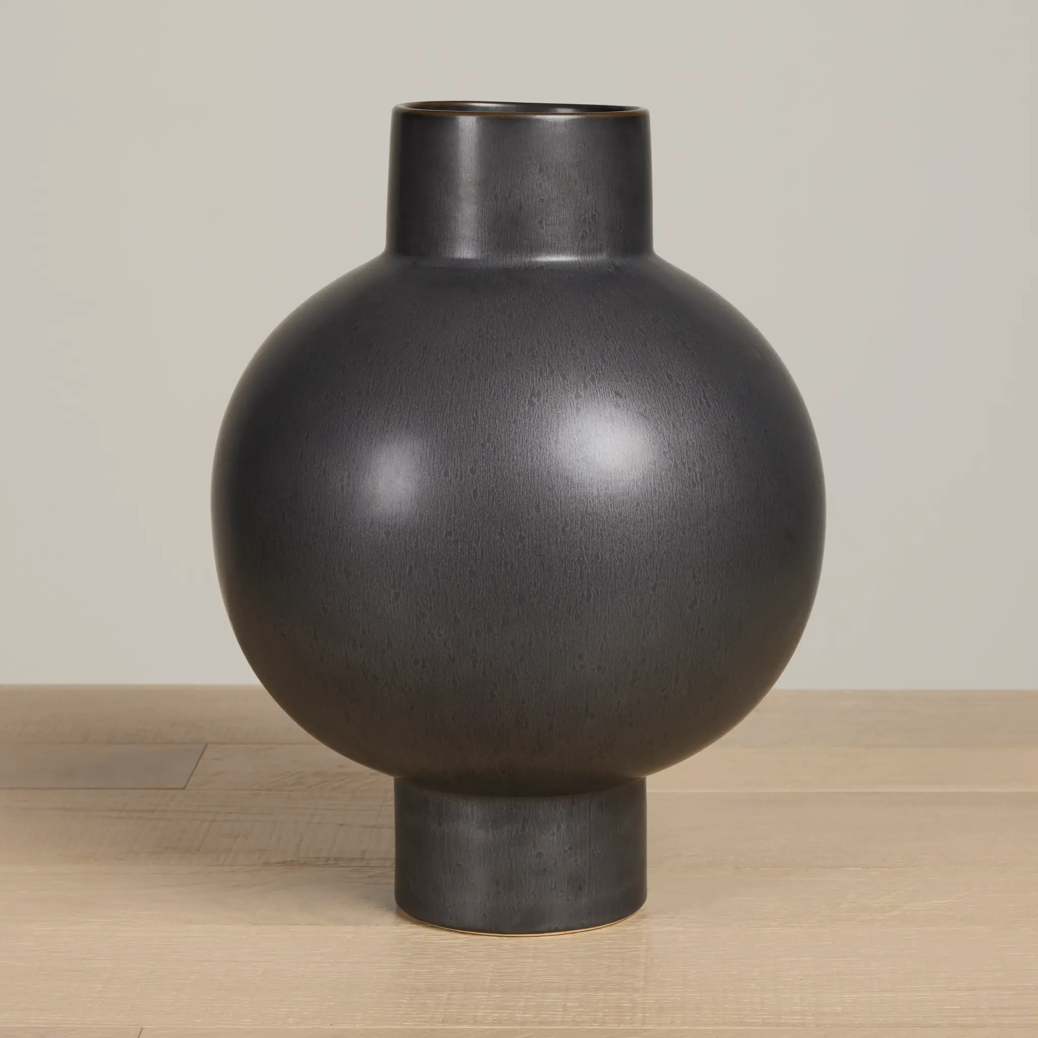 Doni Black Large Vase Doni Black Large Vase