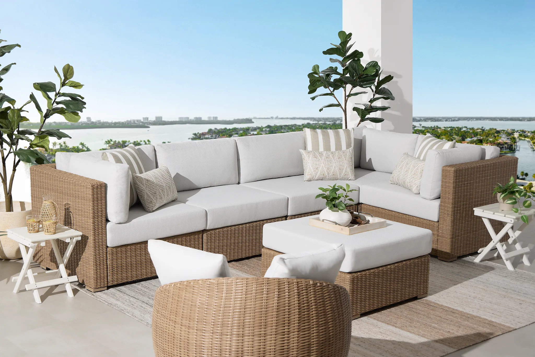 Montecito Light Tone 5-piece Modular Sectional With Light Beige Cushion
