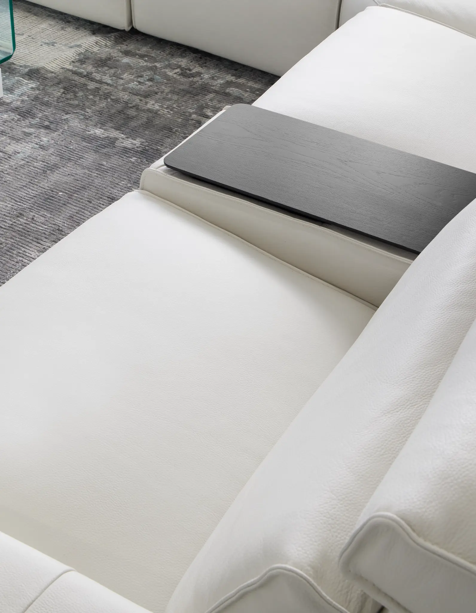 Carmelo White Leather Medium Dual Power Sectional W/left Table & Light Carmelo White Leather Medium Dual Power Sectional W/left Table & Light