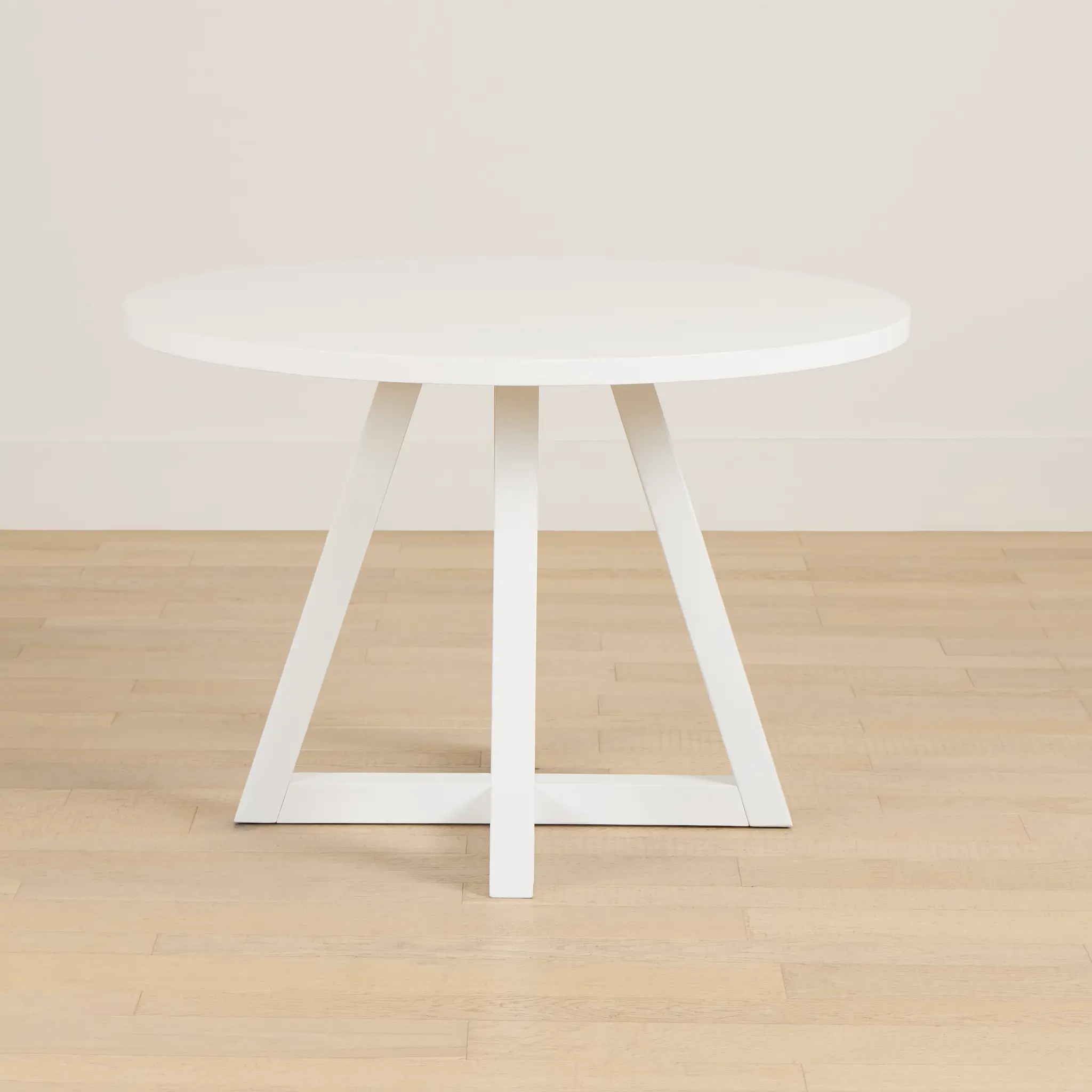 Edgartown White Round Table Edgartown White Round Table