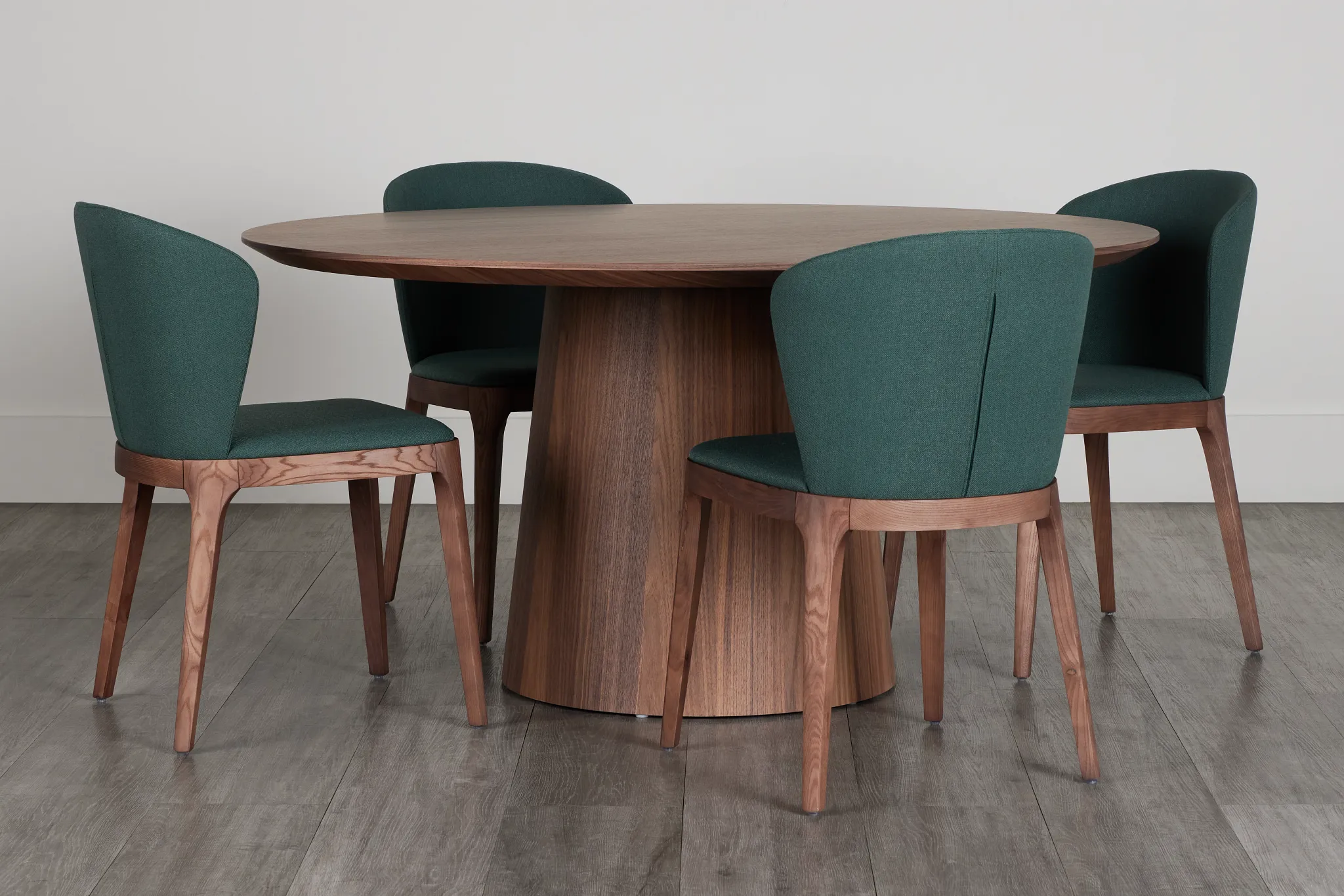 Nomad Mid Tone 59" Round Table & 4 Dark Green Chairs W/ Mid-tone Legs