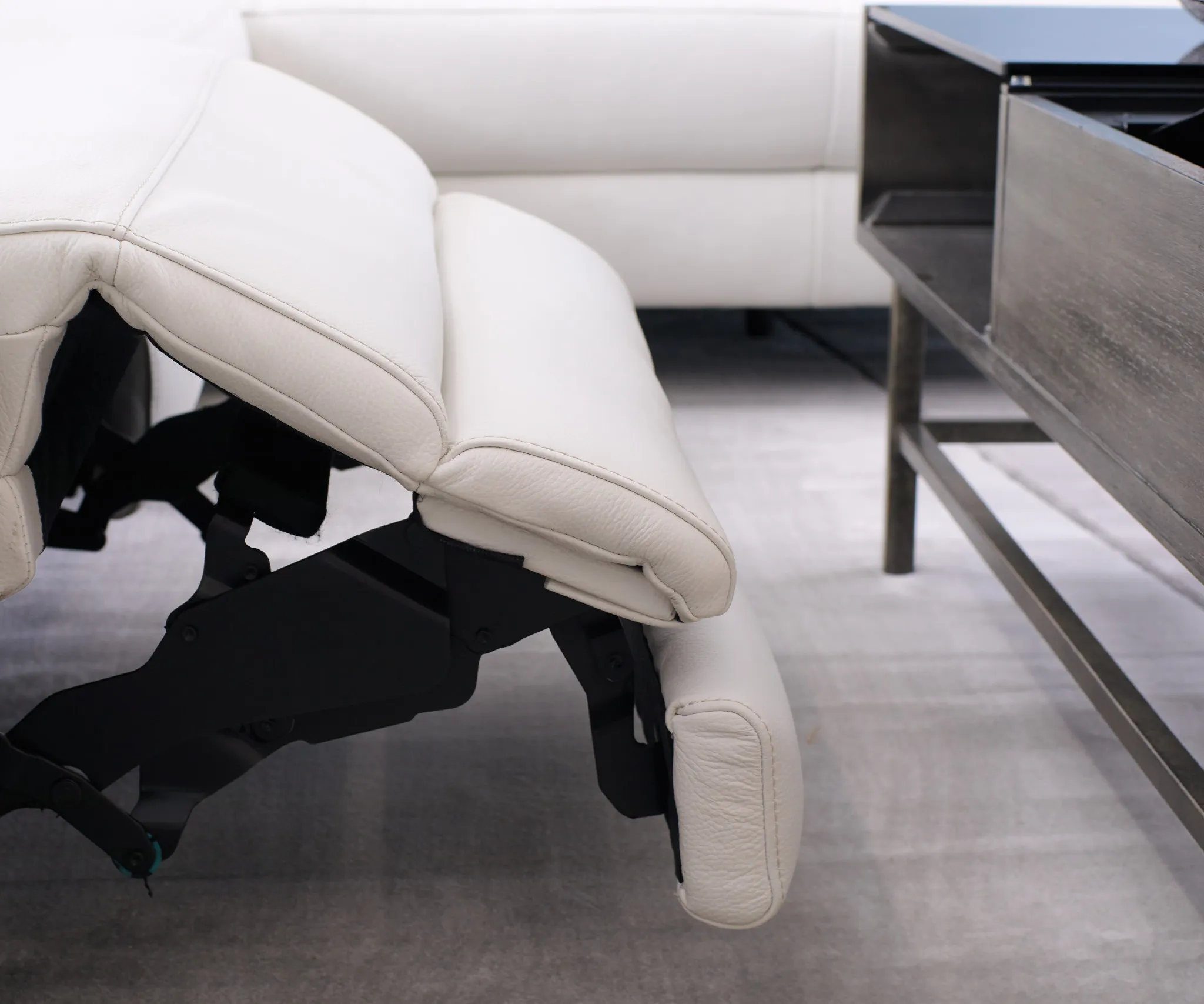 Pearson White Leather Right Bumper Power Reclining Sectional