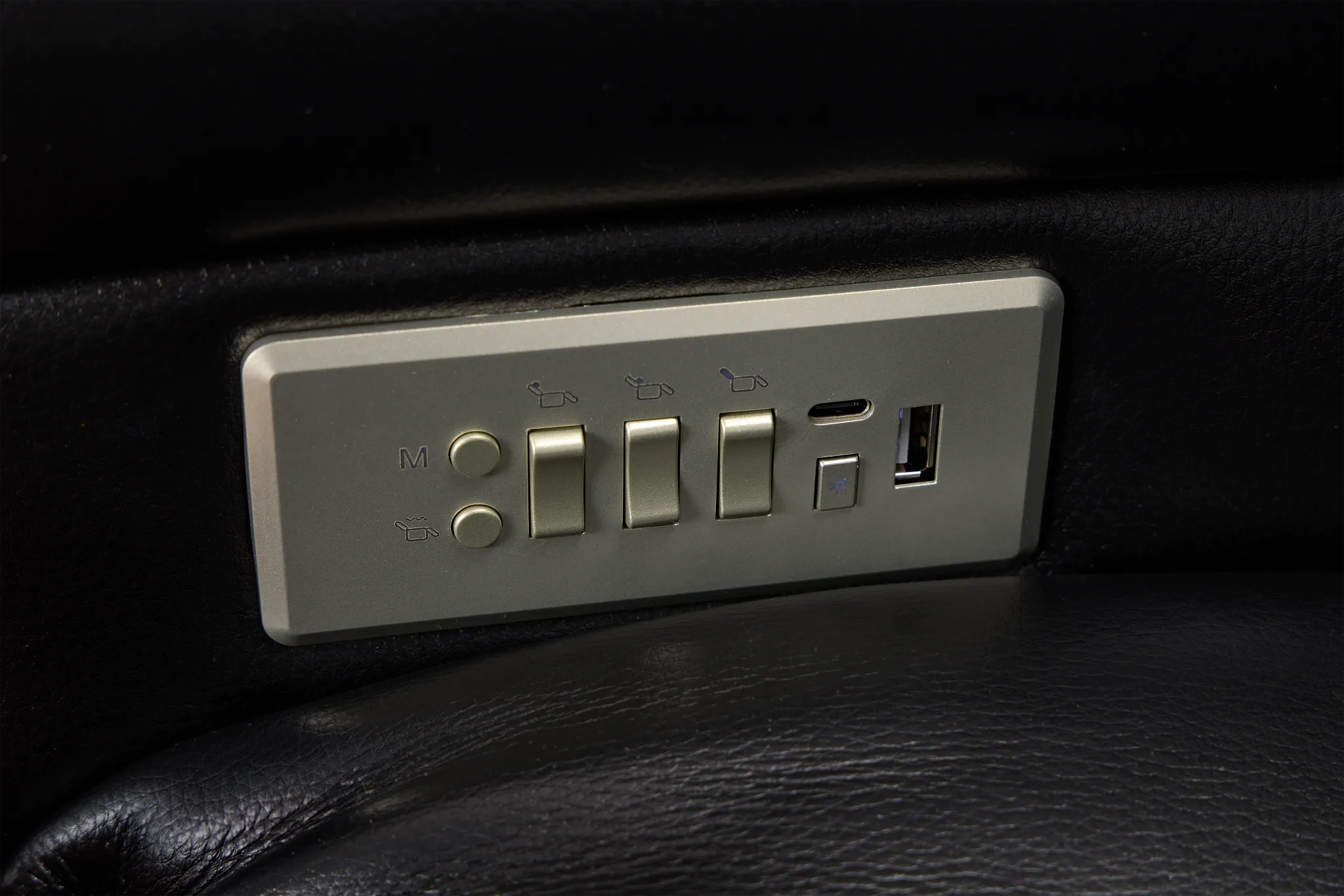 Eclipse Black Lthr/vinyl Power Recliner