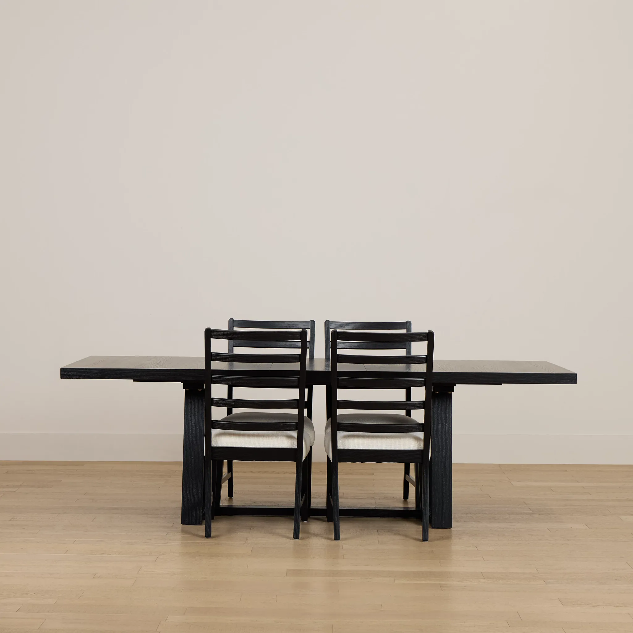 Williamsburg Black Extension Rectangular Table & 4 Upholstered Chairs