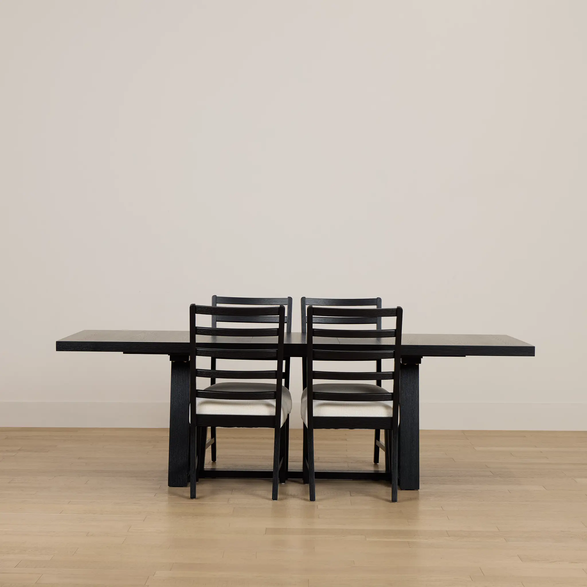 Williamsburg Black Extension Rectangular Table & 4 Upholstered Chairs Williamsburg Black Extension Rectangular Table & 4 Upholstered Chairs