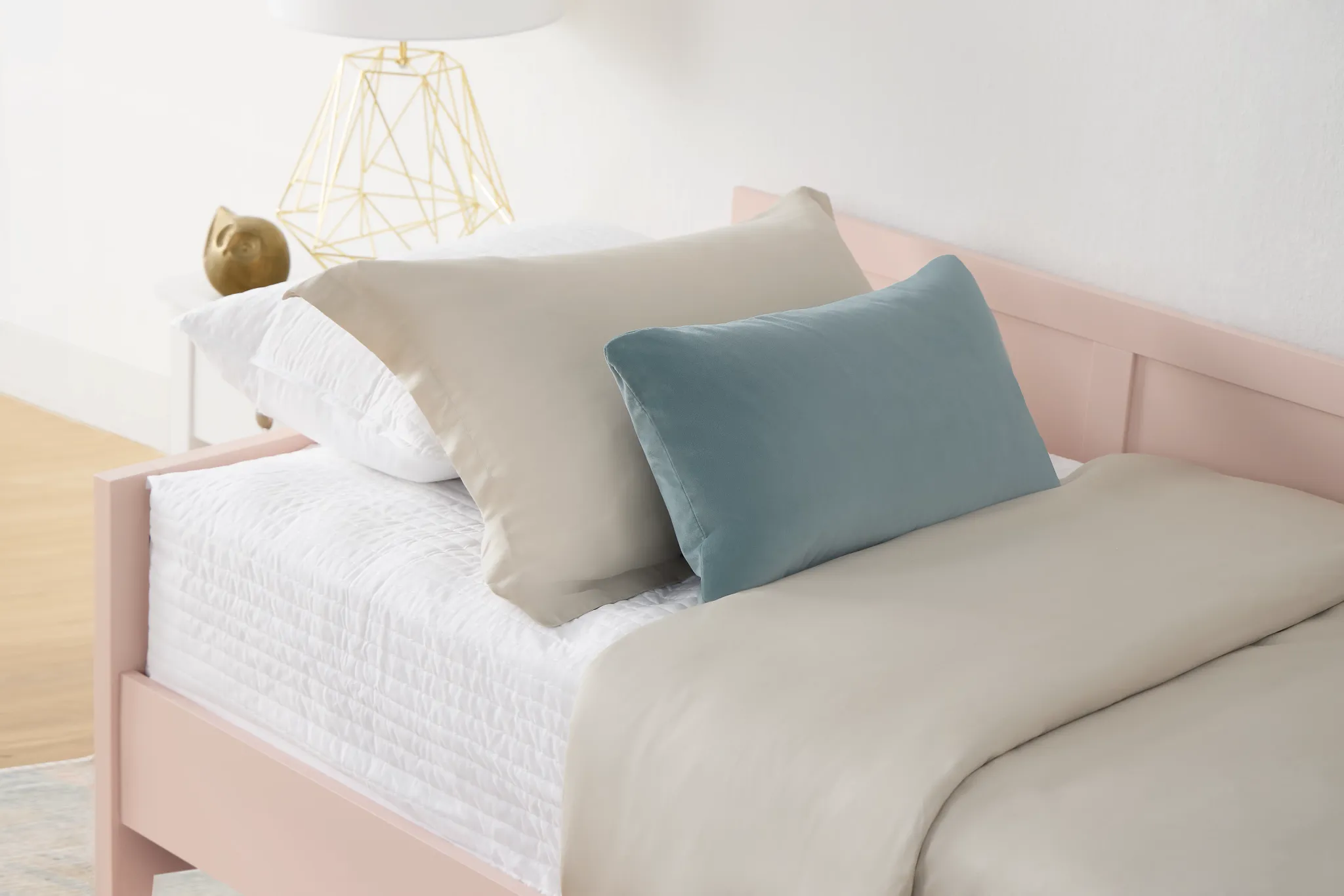 Charleston Pink Daybed