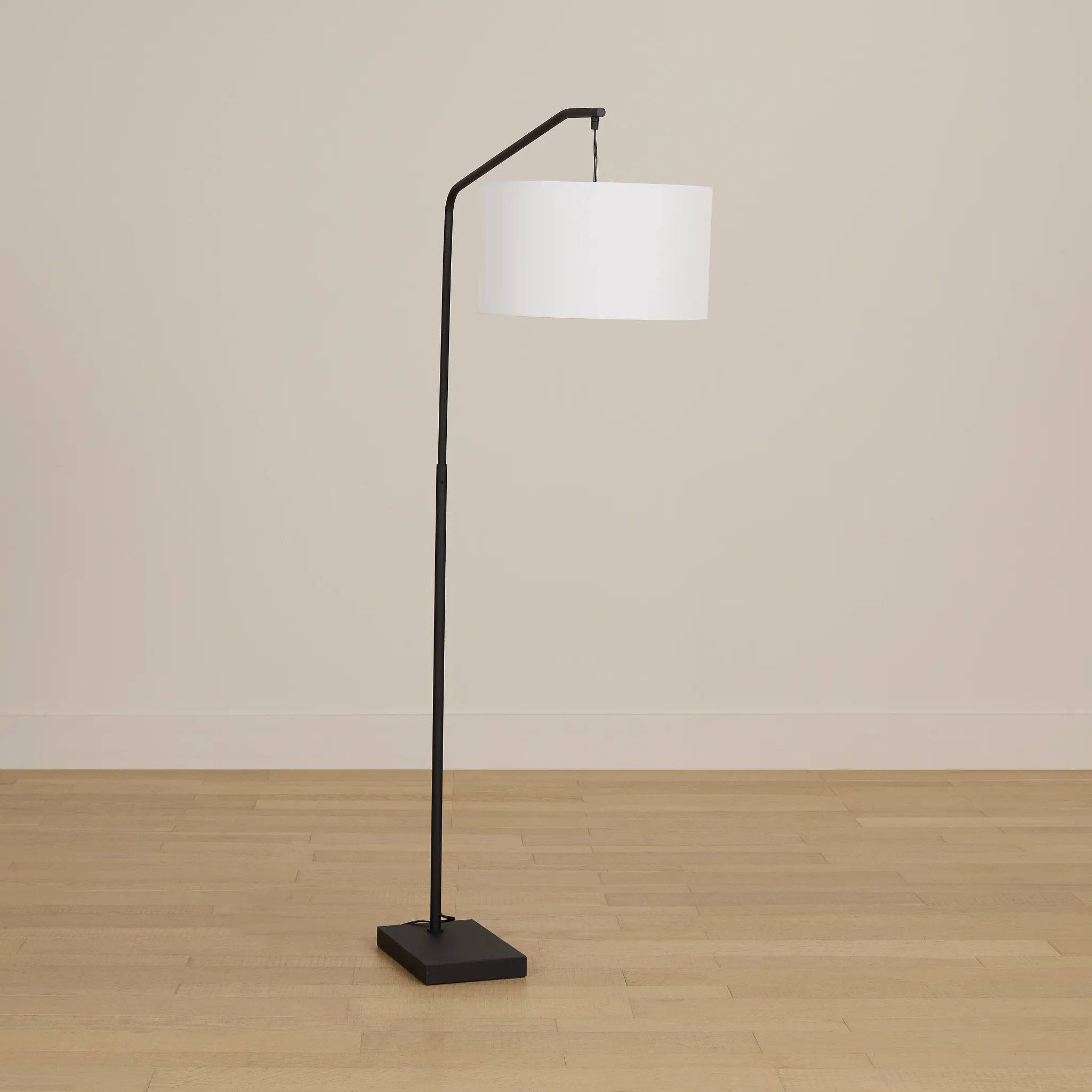 Nehir Black Metal Floor Lamp