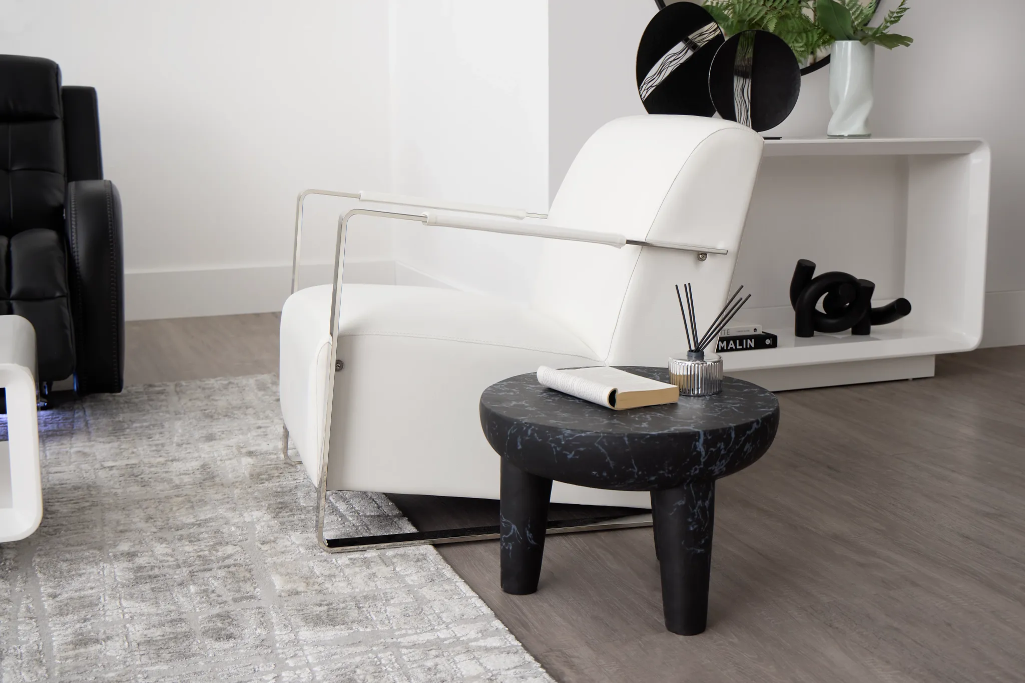 Lee White Uph Accent Chair