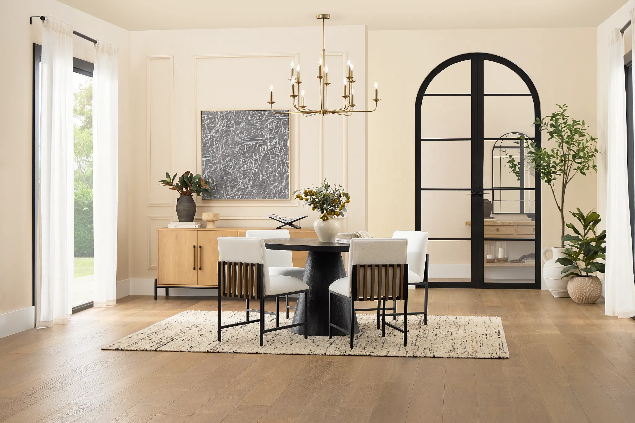 Modesto Black Round Table