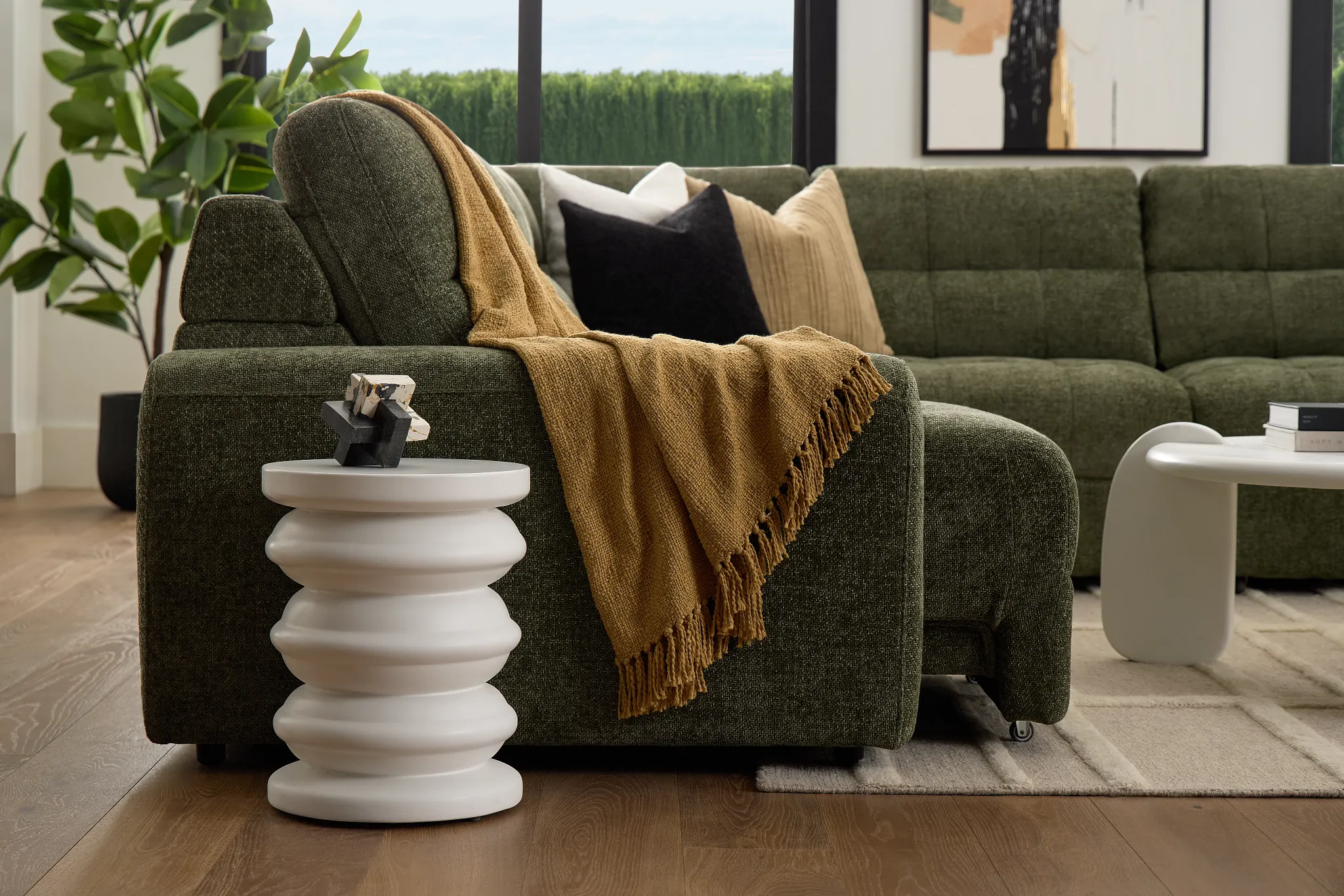Layla White Round End Table