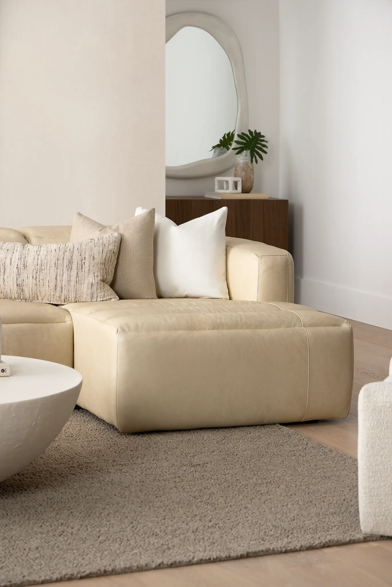 Jace Ivory Lthr/vinyl Small Dual Power Right Chaise Sectional