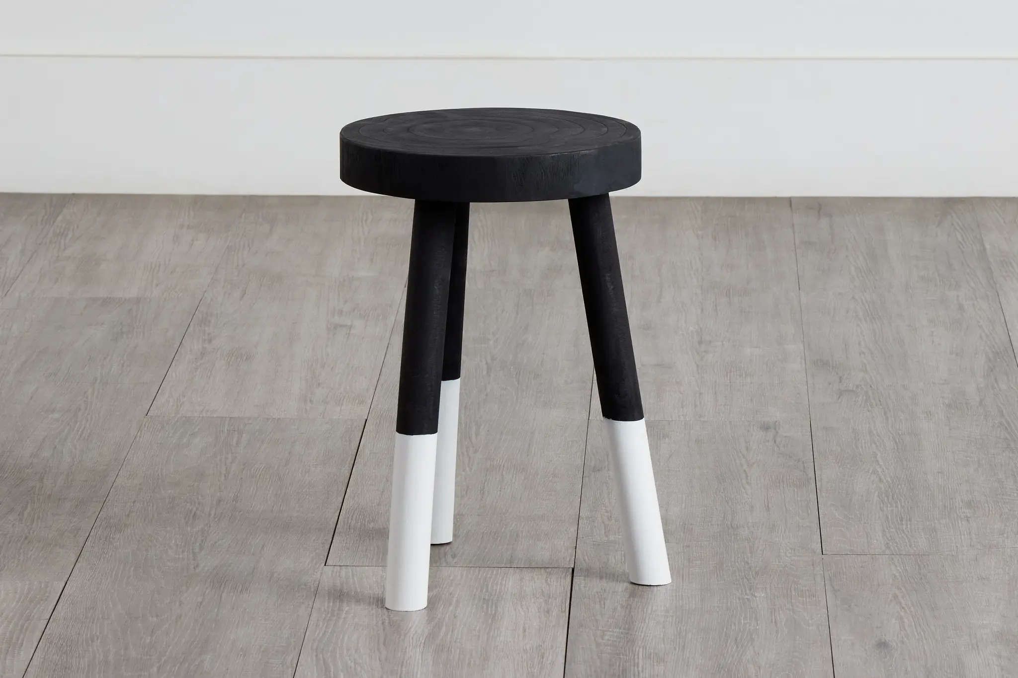 Kina Black 18" Stool Kina Black 18" Stool