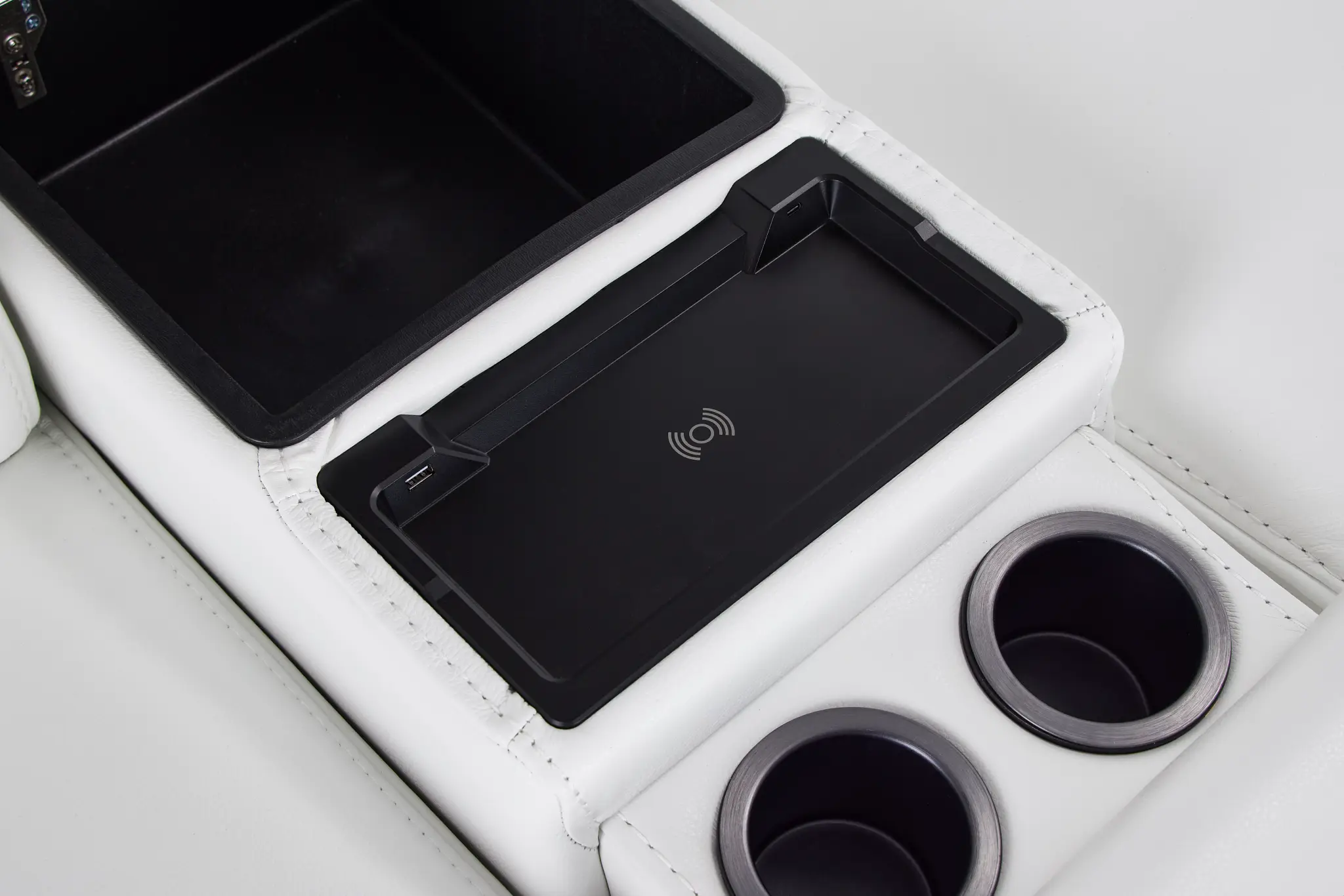 Reign White Lthr/vinyl Large Triple Power Reclining Two-arm Sectional Reign White Lthr/vinyl Large Triple Power Reclining Two-arm Sectional