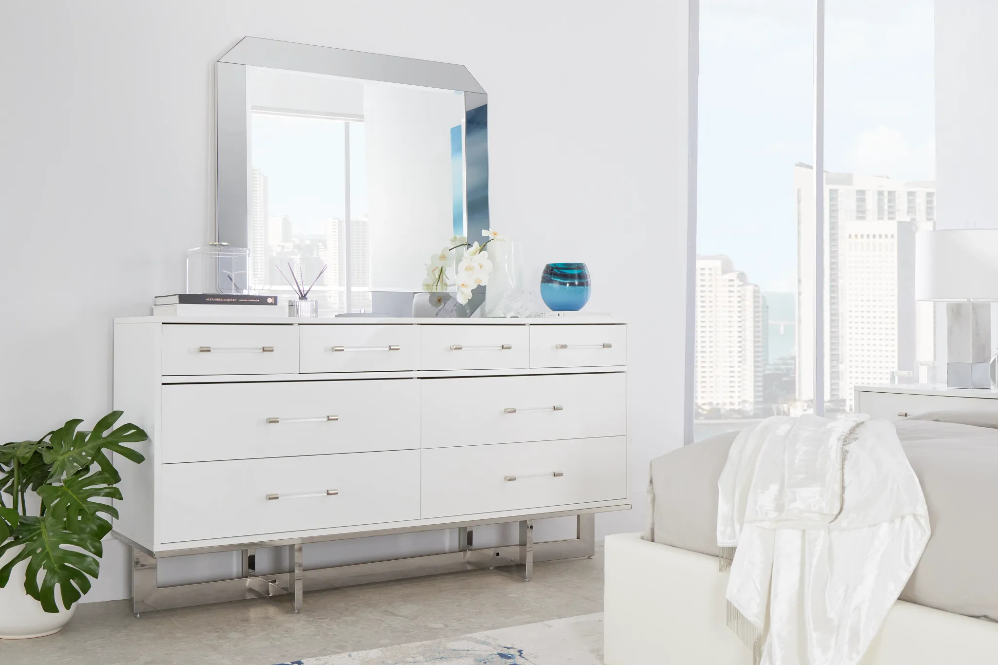 Cortina White Dresser & Mirror