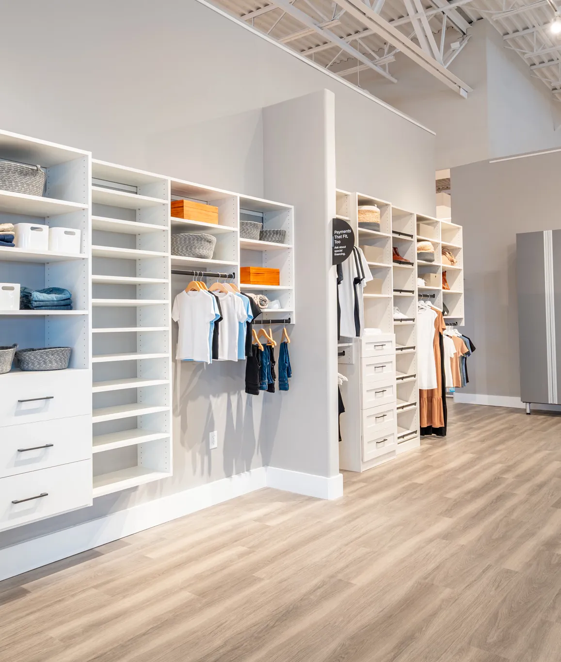 Linear Closet Layout for Narrow Spaces