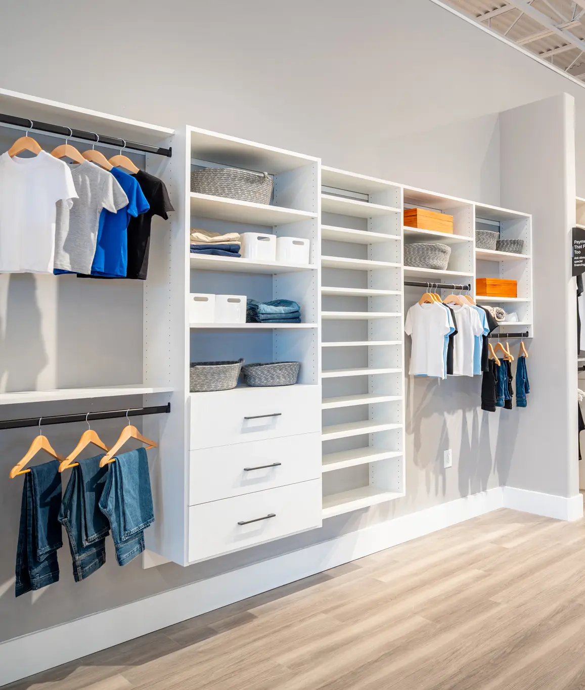 Linear Closet Layout for Narrow Spaces Linear Closet Layout for Narrow Spaces